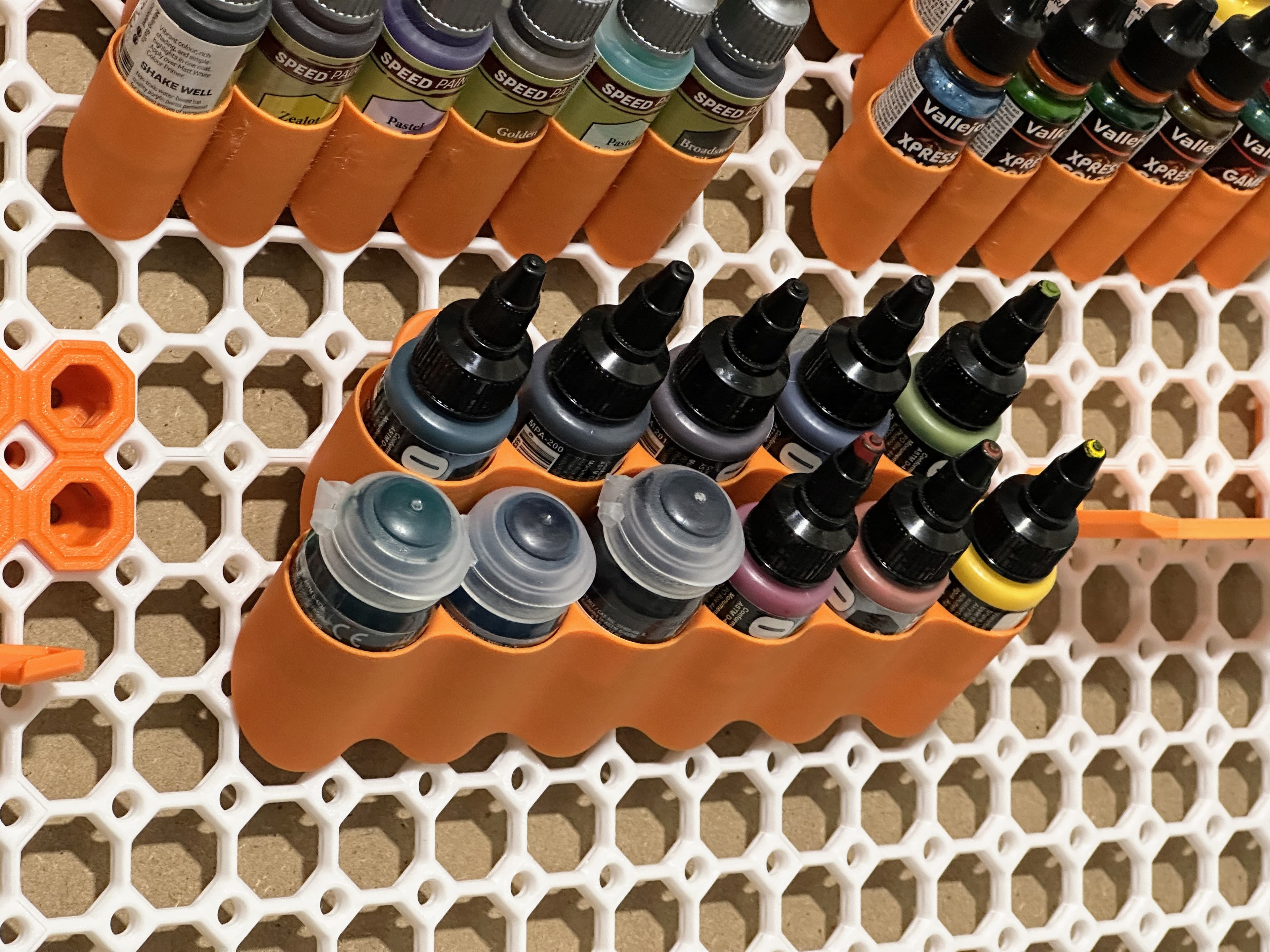 Multiboard 11 Bottle (33mm) Paint Holder.stl 3d model