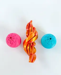 Twisty Fidget Egg (2 sizes) 3d model
