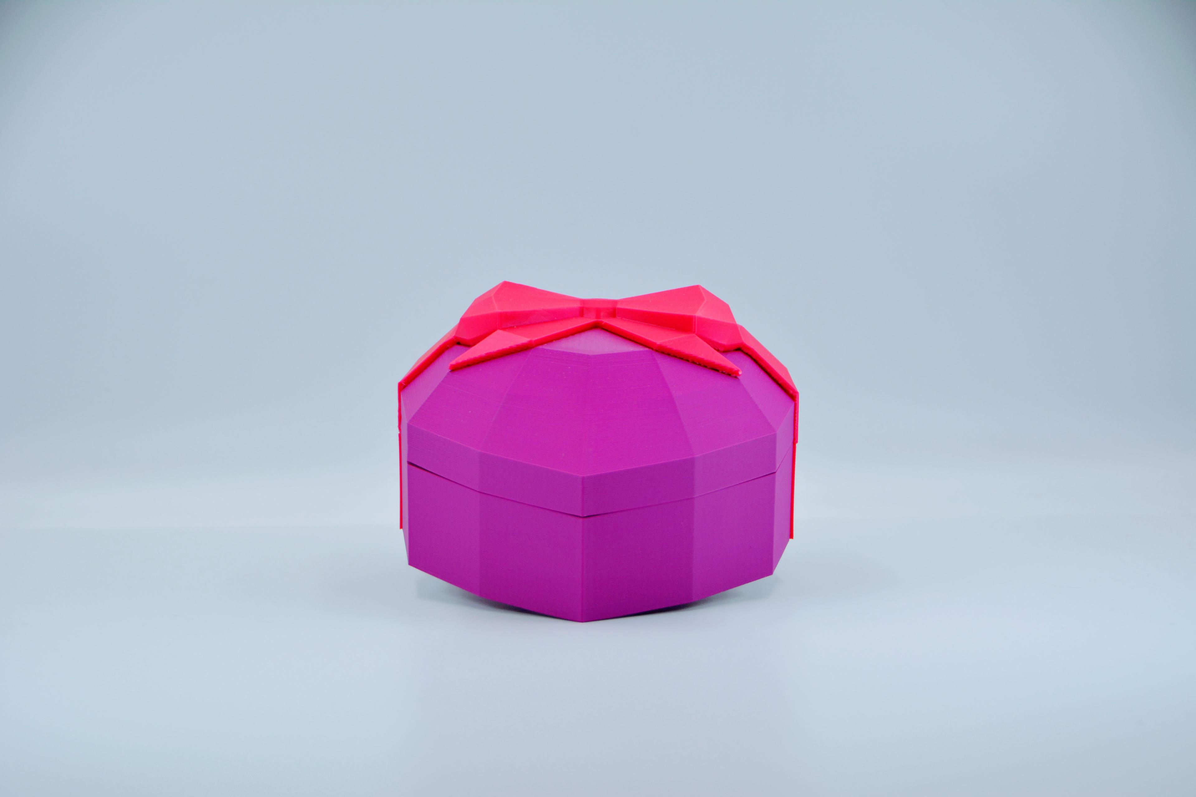 Low Poly Heart-Shaped Gift Box 💞 3d model