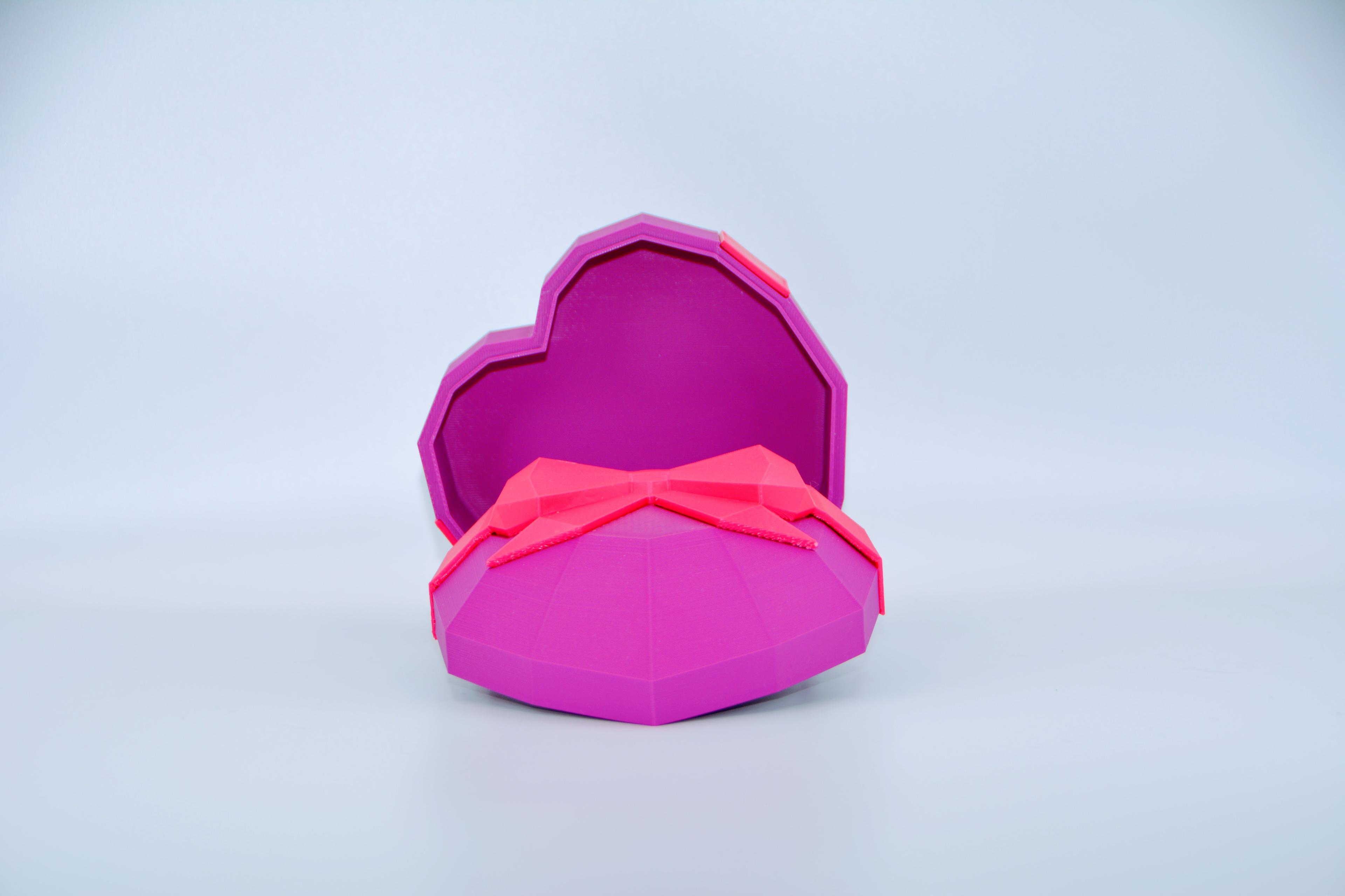 Low Poly Heart-Shaped Gift Box 💞 3d model