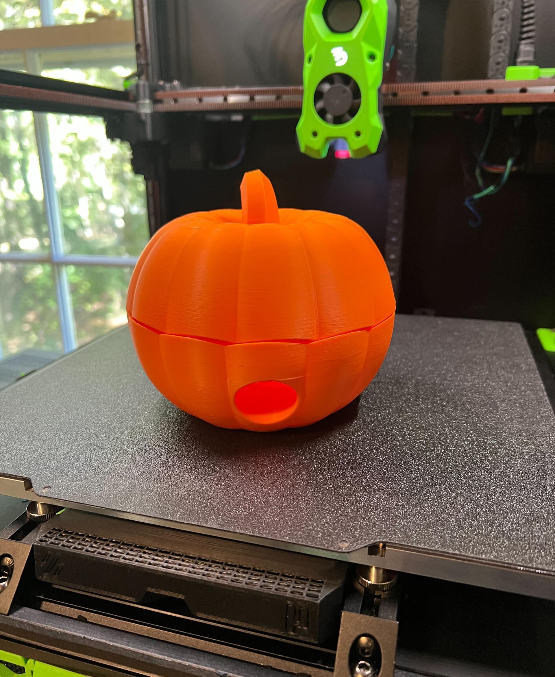 Geared Pumpkin Candy Dispenser 3d model