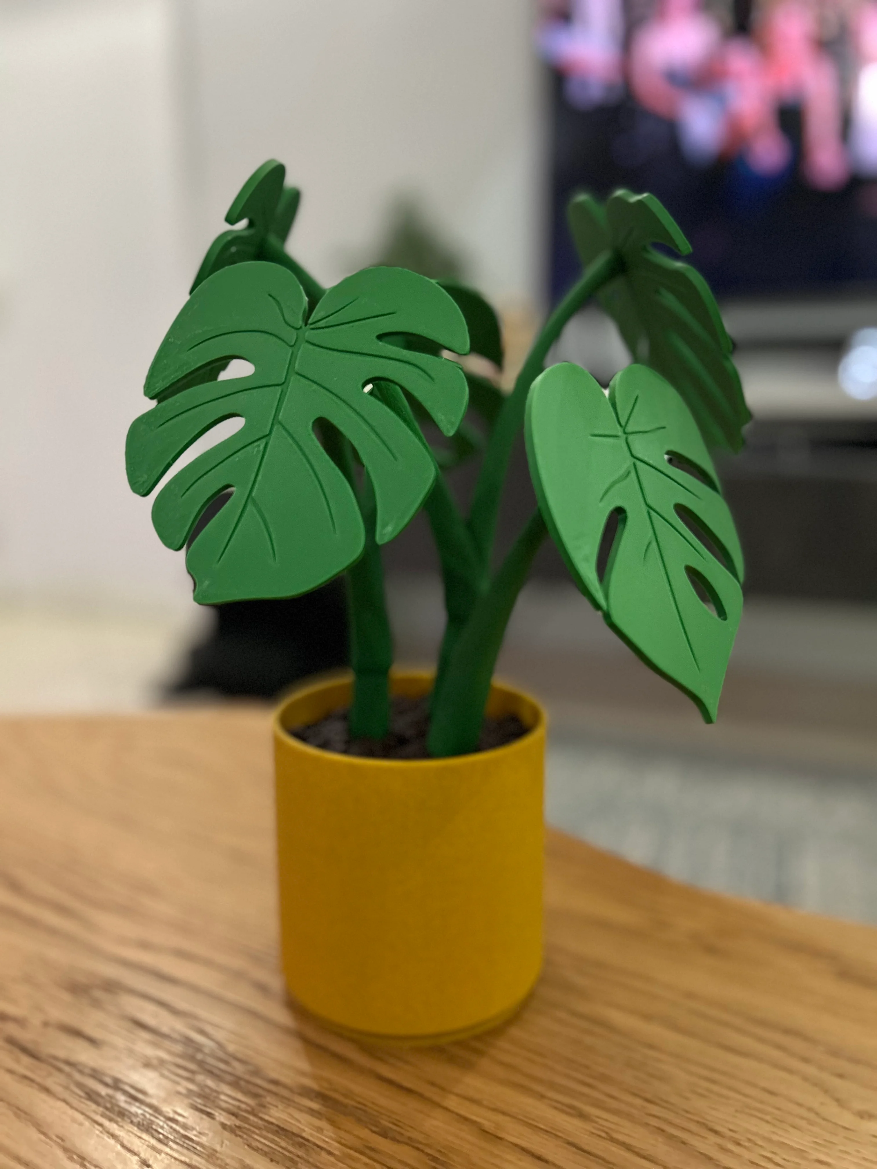 Very nice model. AliExpress magnets I’ve got are weak, but work any way.
I would love to have an optional model to print the white/green leaf with a single extruder printer