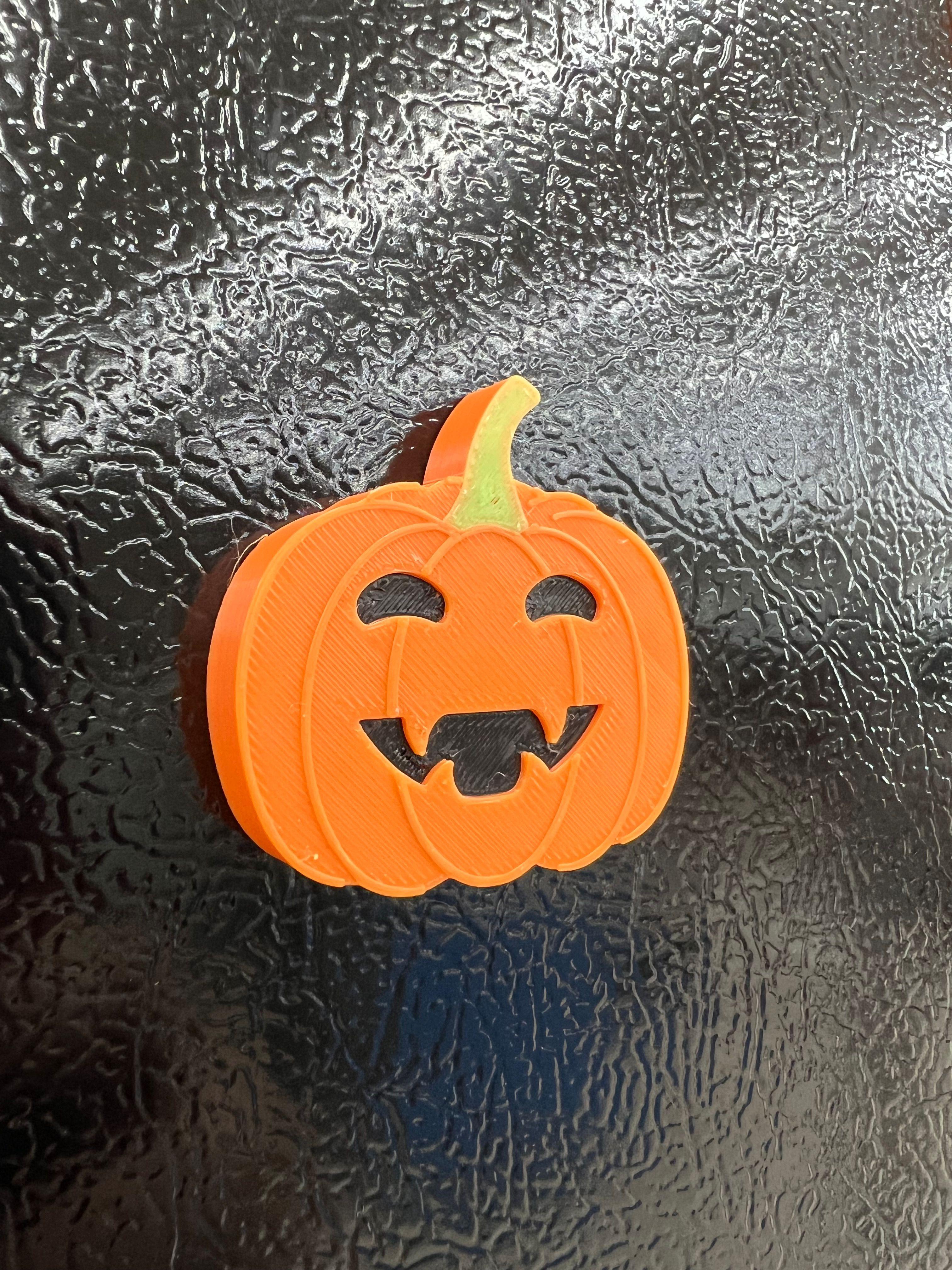 Spooky fridge magnets - happy to bite - Print in place 3d model