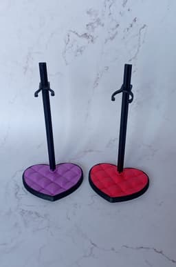 Quilted Heart Doll Stand Collection (1/6) – Classic + Stylized Bases | S/M/L Clips | STL + 3MF (4 Pl 3d model