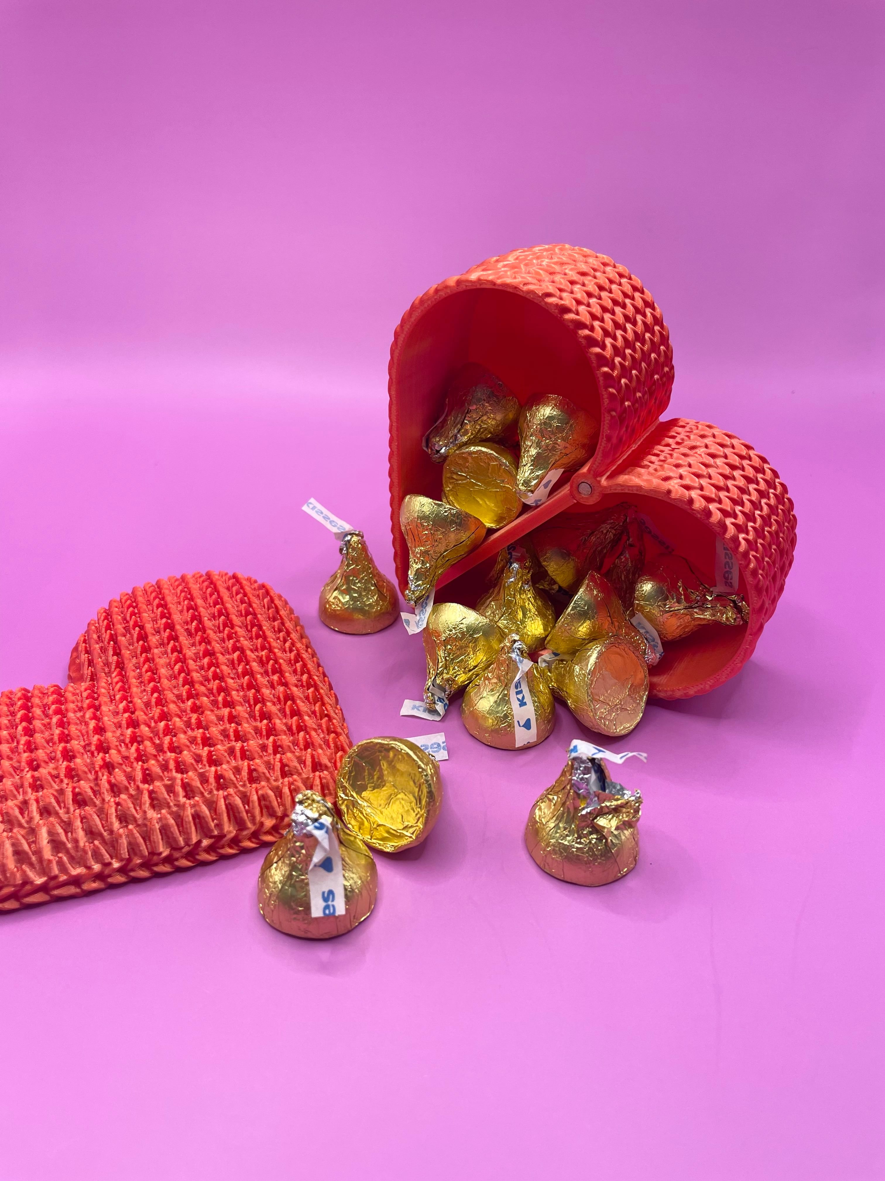 Knitted Heart Gift Box With Magnetic Lid 3d model