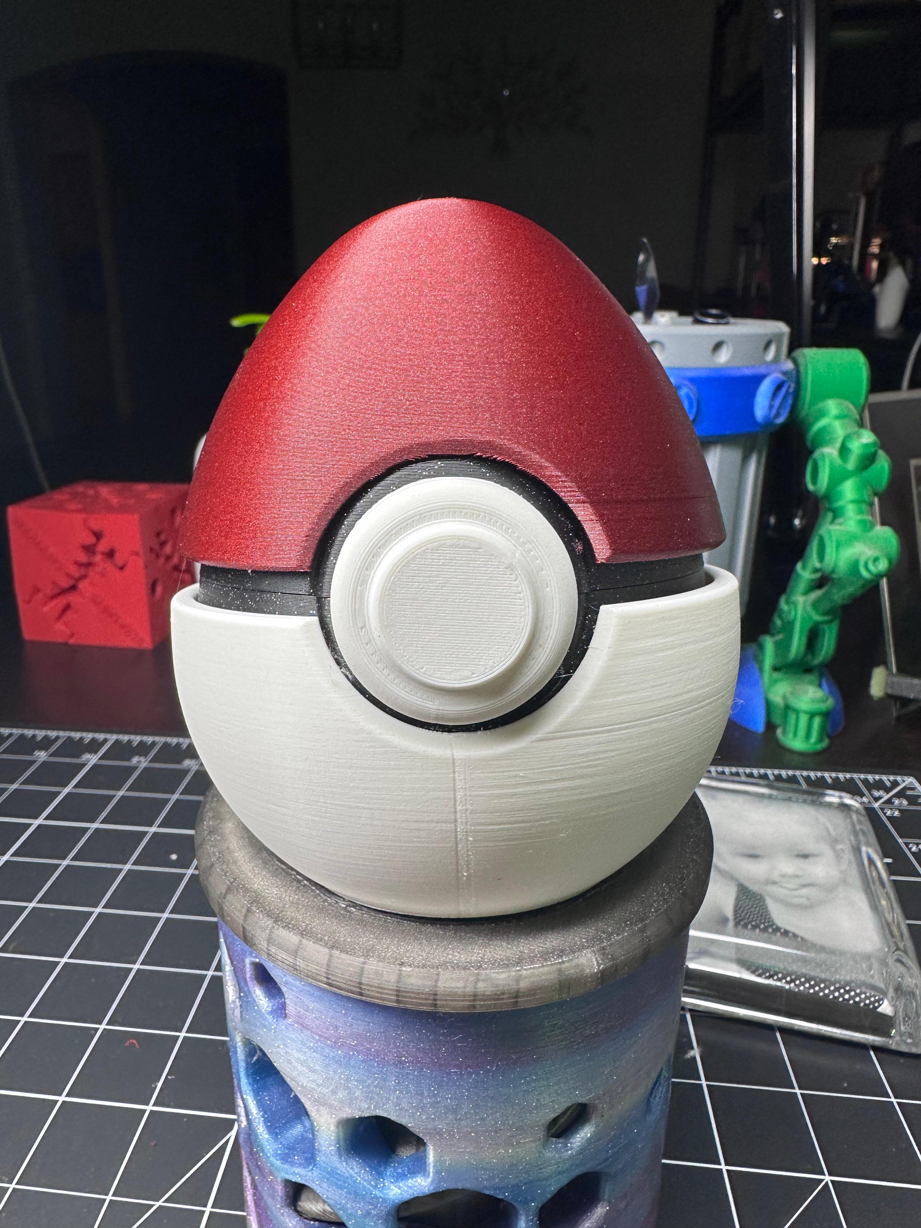 Pokemon - Print in Place Articulating Egg in the spirit of the "Pokeball Egg" or PokeEgg 3d model