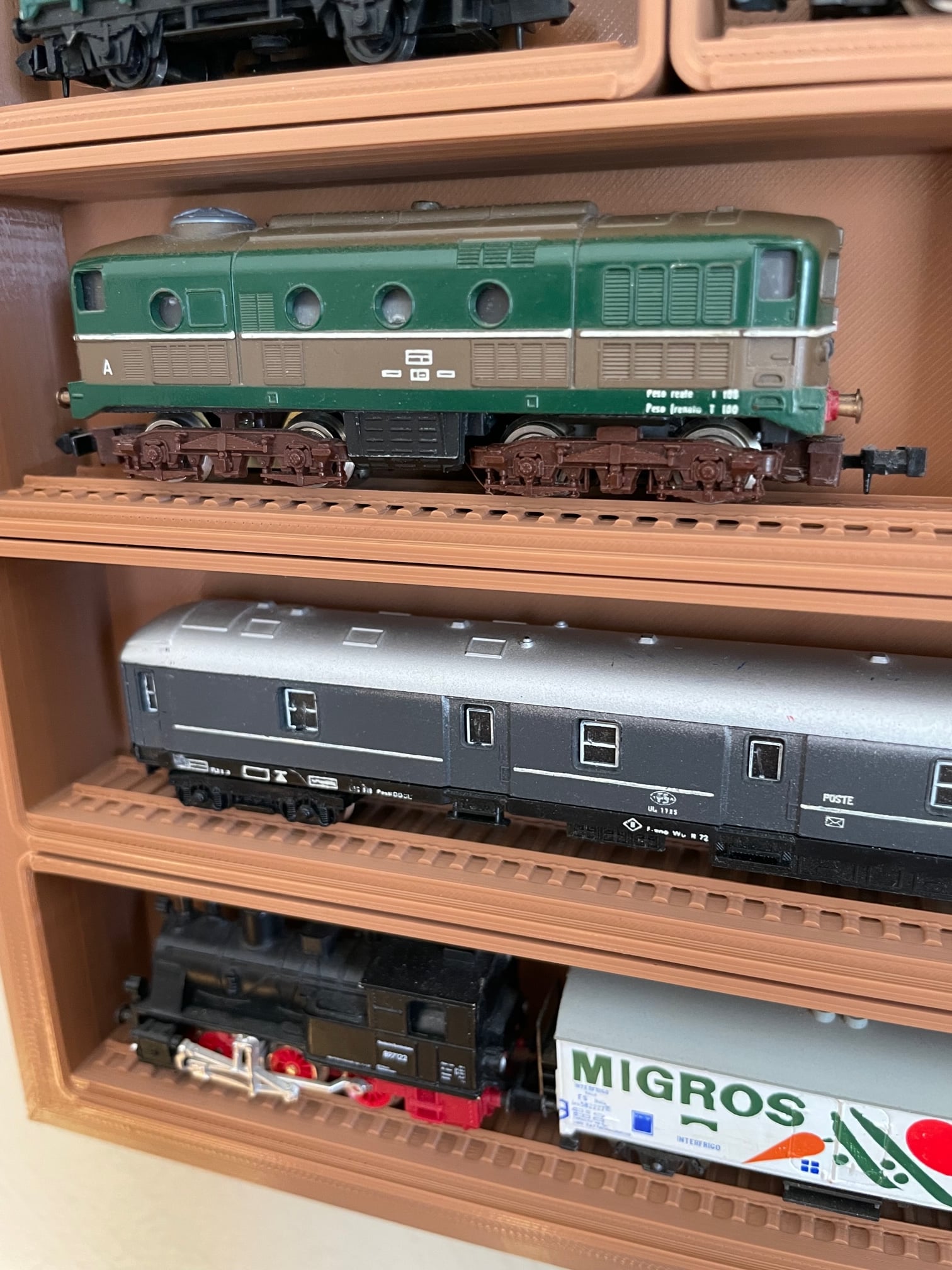 Model Train Gridfinity Display Frame Remix 3d model
