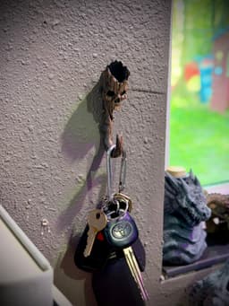 Skull wood wall hook 3d model