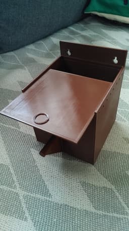 Birdhouse with sliding cover 3d model