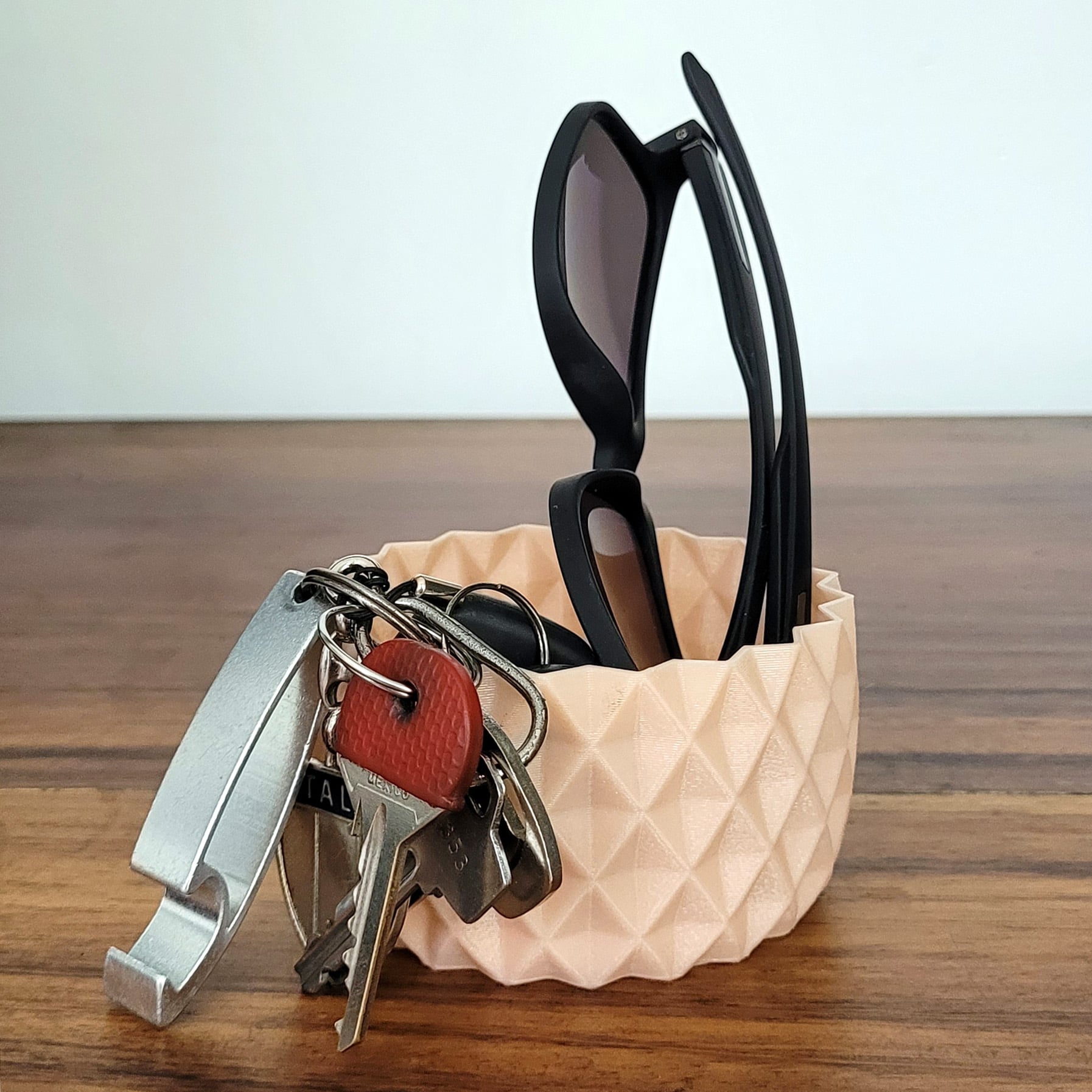 Pot or accessories holder with geometric origami texture 3d model