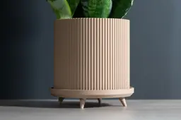Planter with Legs - The Lloyd 3d model