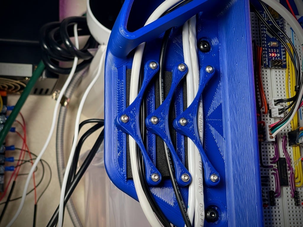 Electronics Enclosure w/built-in strain relief 3d model