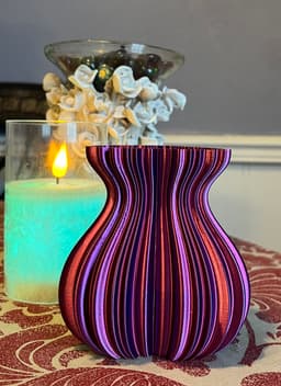 Heart vase in red/blue Dual Silk by Eryone. I love how the filament does that color magic. This is a perfect design to show off this filament! 3d model