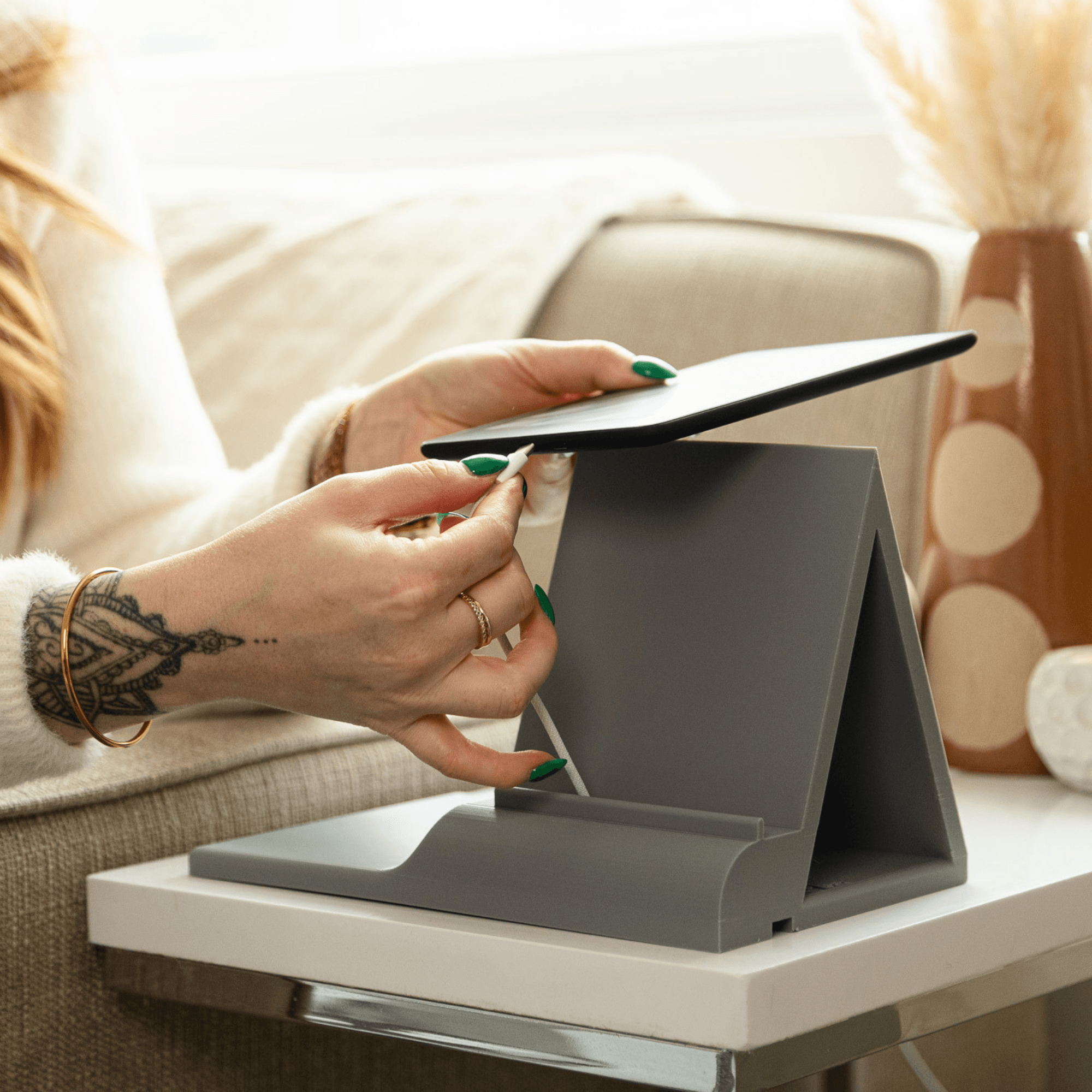 E reader charging stand 3d model
