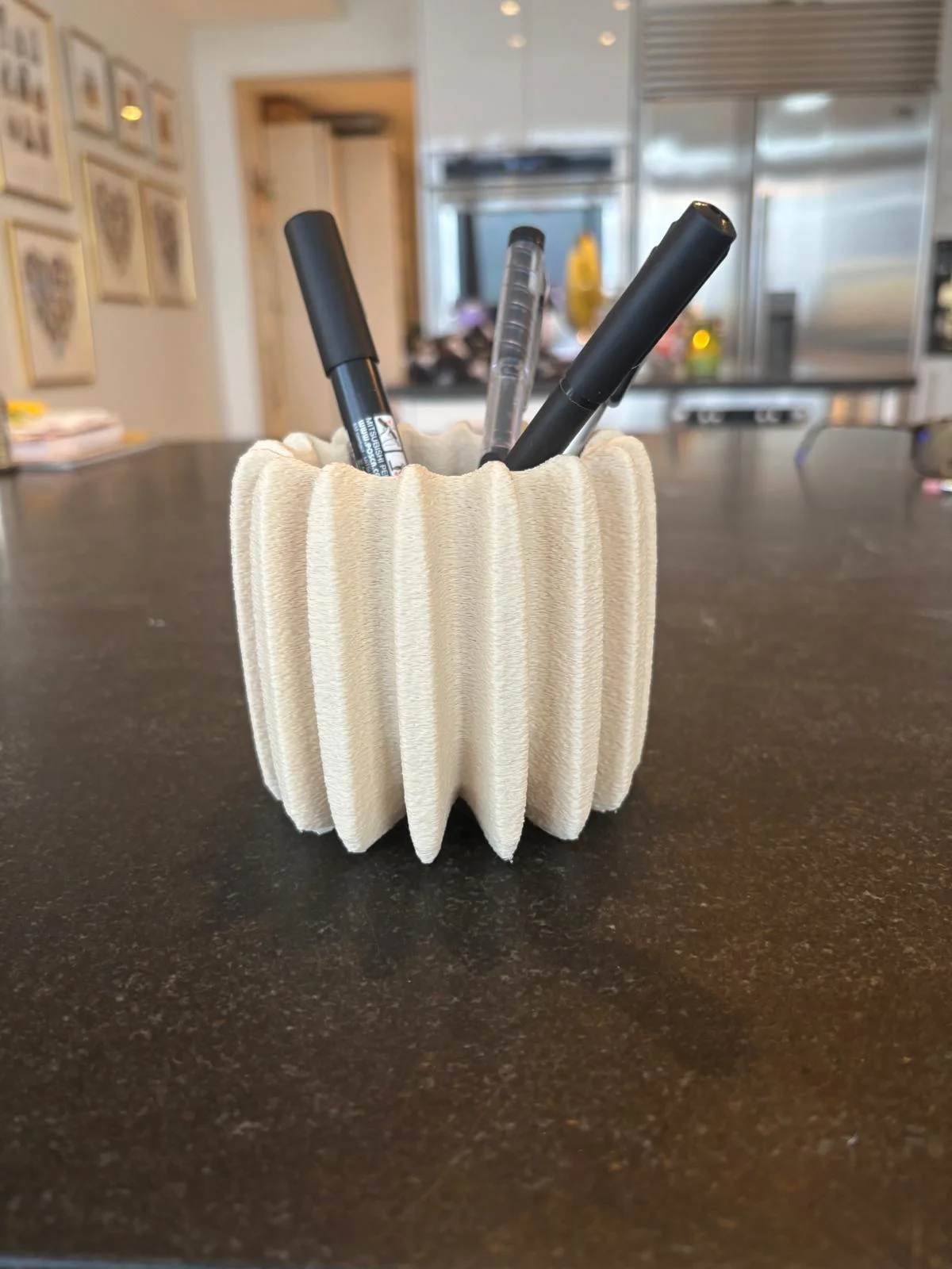 RIL – Minimalist Grooved Pen Holder / Plant Pot 3d model