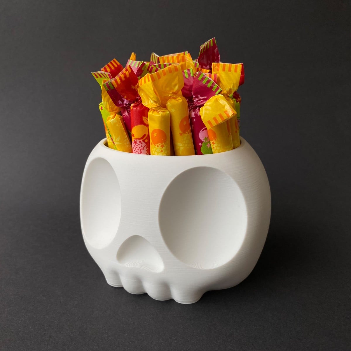 Printed at 75% scale in Overture PLA using 0.2 mm layers. I'm not very fond of "dust collectors" like pots, vases and other decorative prints, but this one is actually nice!