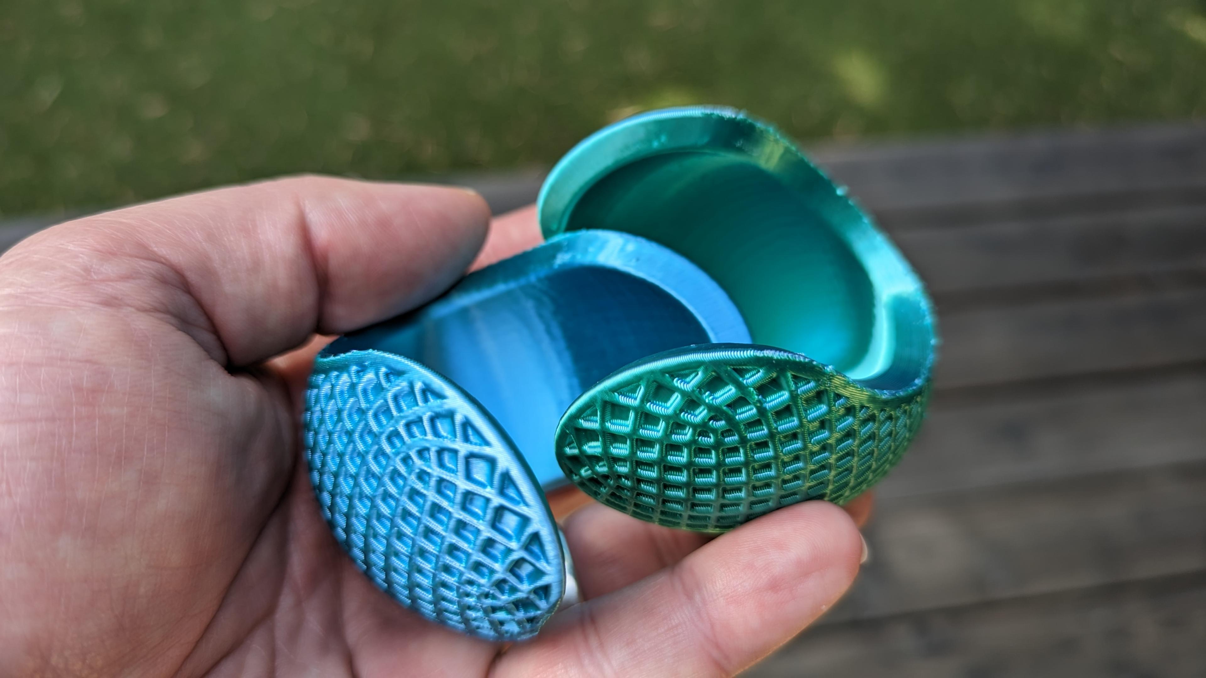 Textured Snap Egg (Diamond) - Ploymaker Blue/Green Silk PLA - thanks for the model!! - 3d model