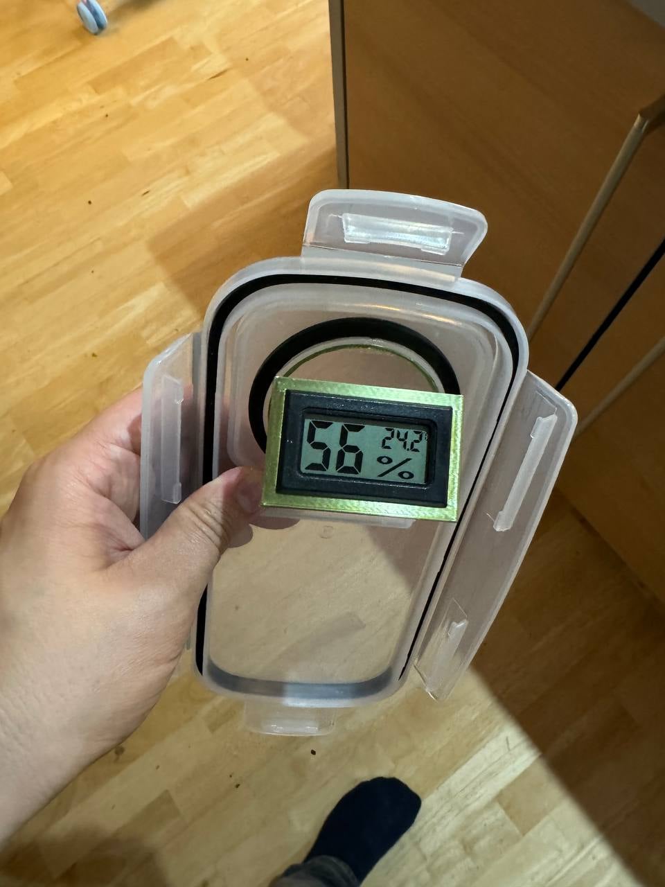 Angled 4.7L Dry Box Hygrometer Mount 3d model