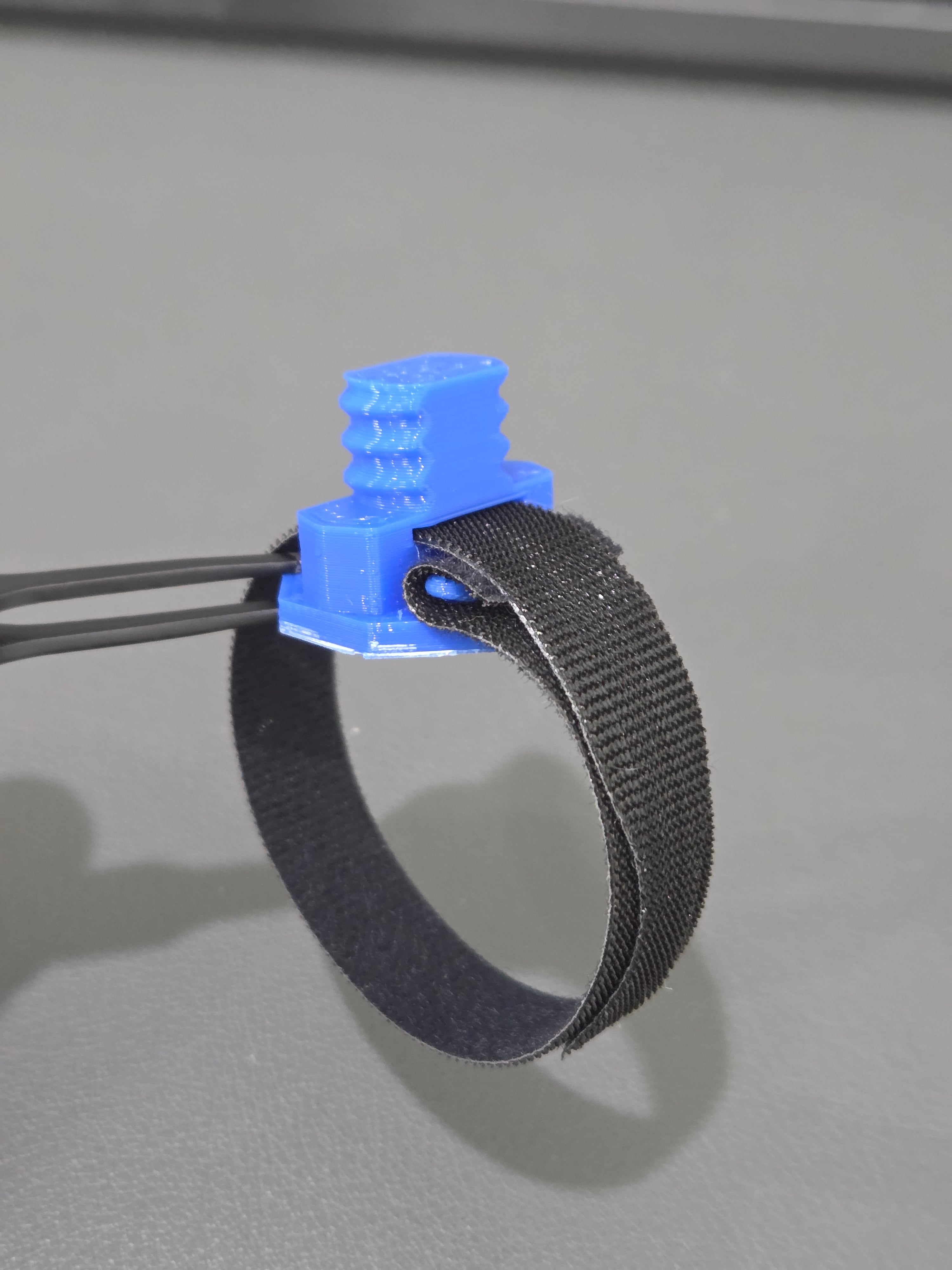 Mulitboard Velcro Tie Mid-Thread 3d model