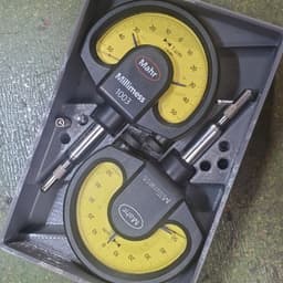 gridfinity bin for 2 MilliMess indicators 3d model