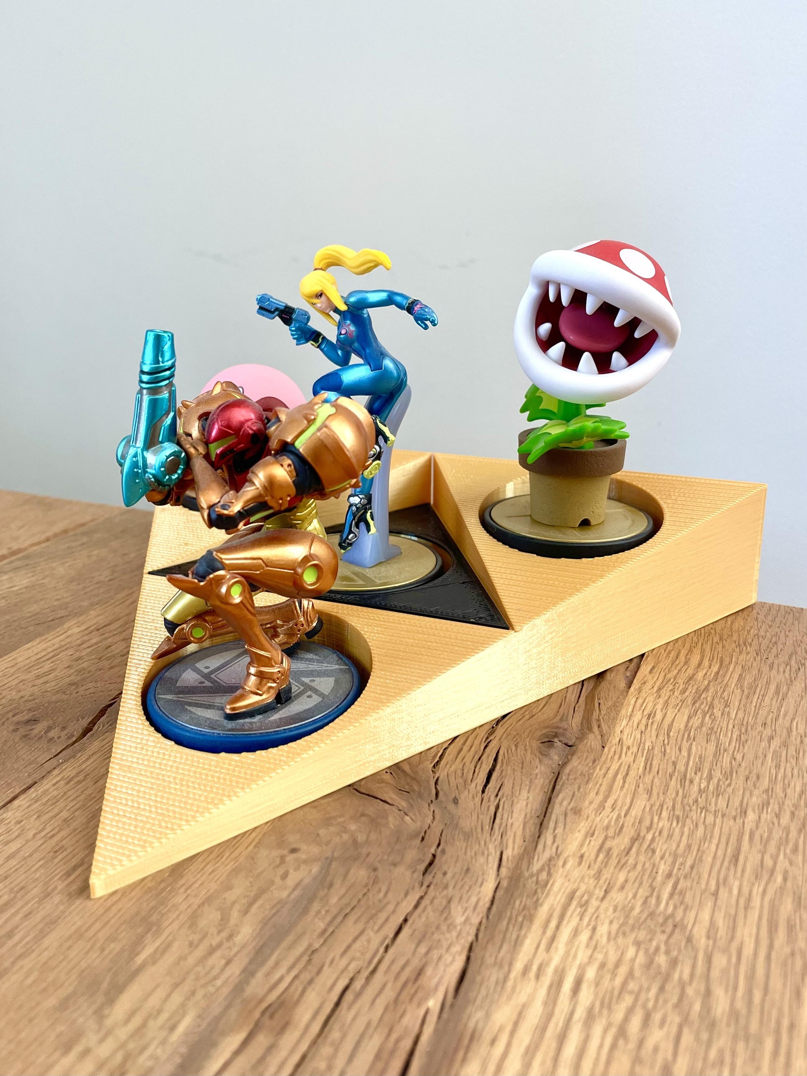 Zelda Triforce Amiibo Figurines Display / Multiparts 3d model