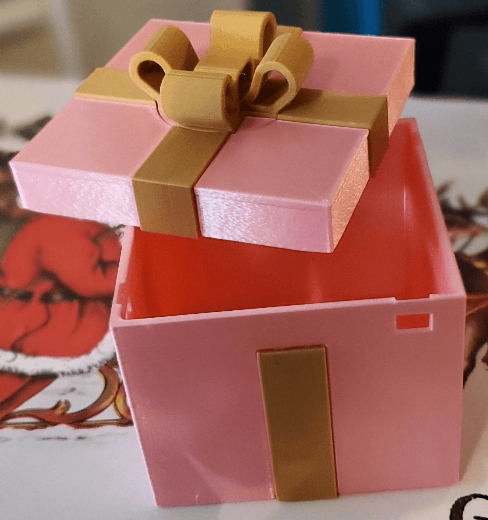 Gift Box #1 - Inland "Silk Pink" PLA and Hatchbox "True Gold" PLA - 3d model