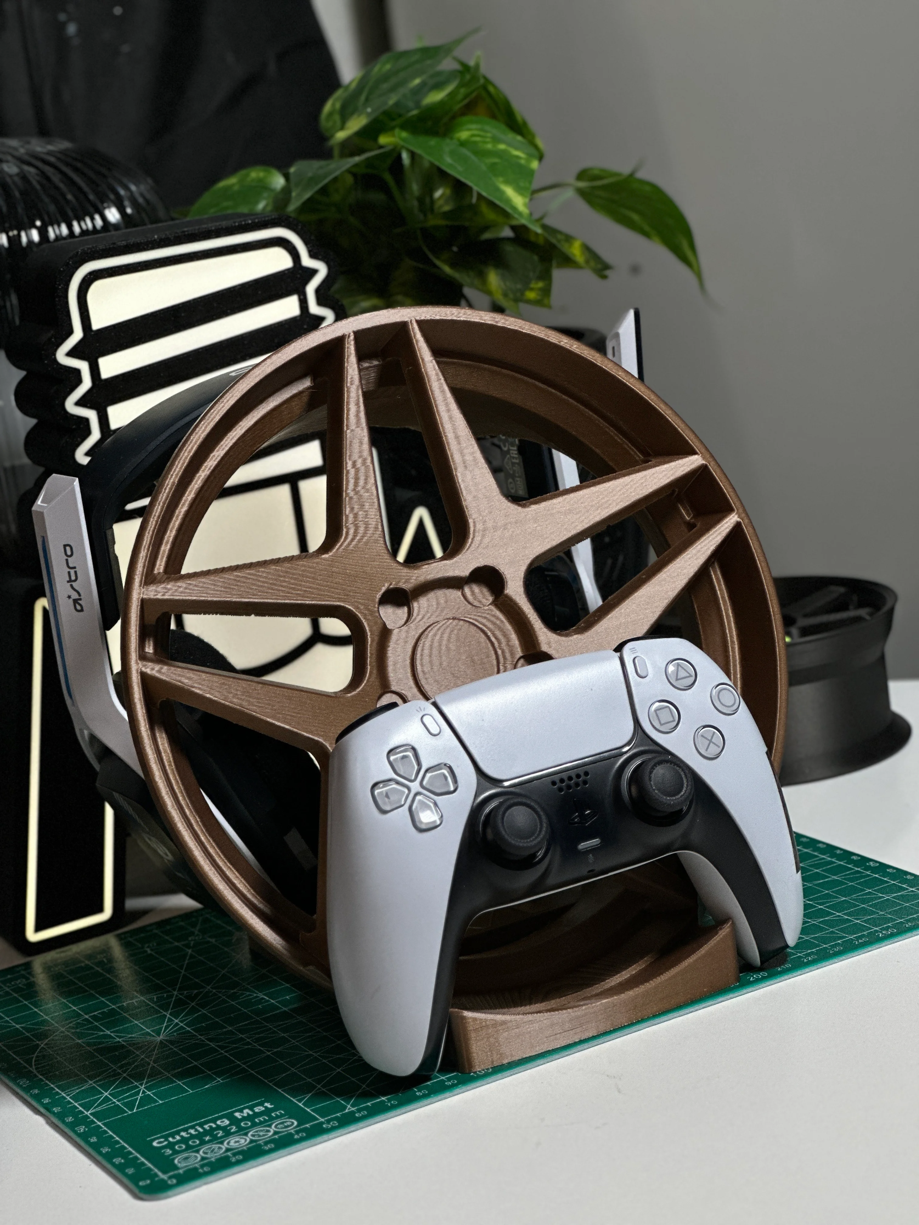 Astro Inspired Headphone and Controller Stand 3d model
