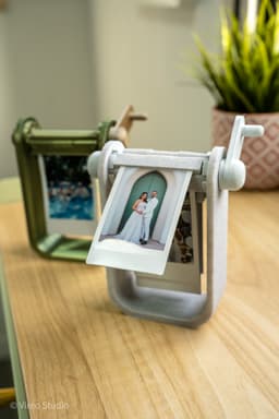 INSTAELA: Mechanical Rotary Photo Display - 10-Piece 3D Printable Instax Mini Carousel 3d model