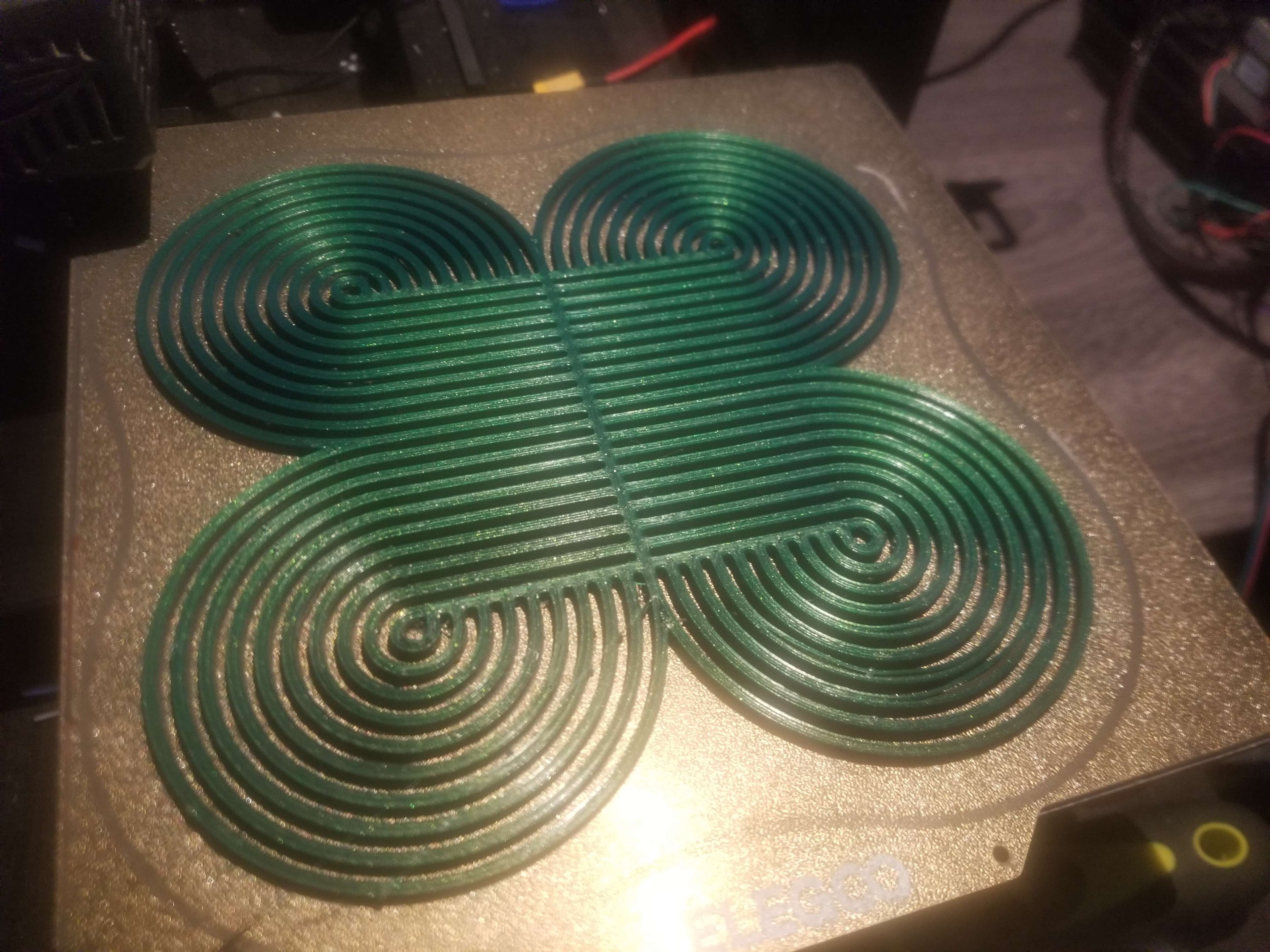 190mmx190mm x4mm yep who needs coasters i want a trivet
