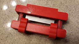 Remix of Pill cutter by MacuBo (for ~1.5" scraper razor blades) 3d model