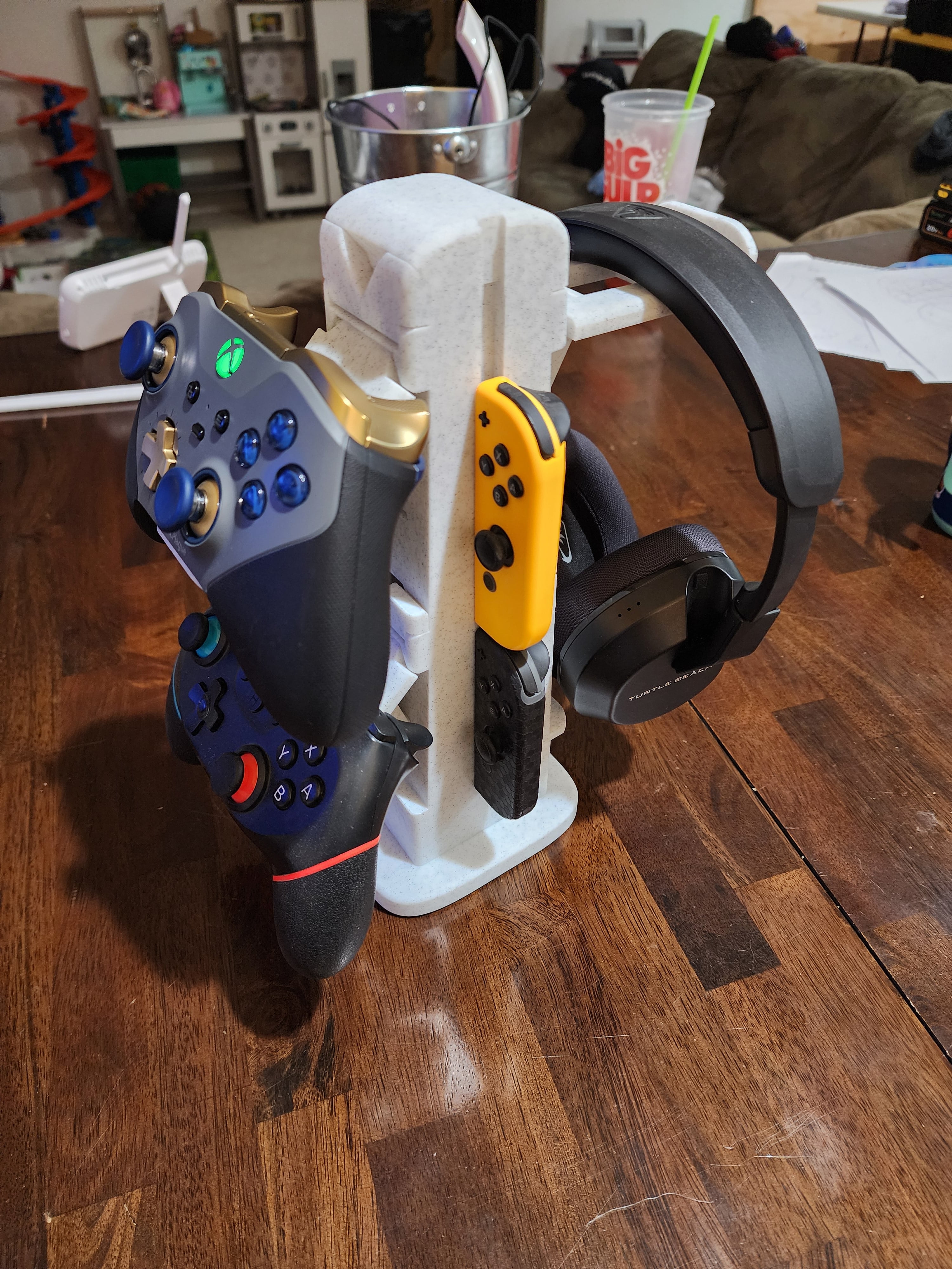 Awesome print. Came out great first try! I was wondering how you keep your switch controllers from being right on top of eachother. Yours seems to be secured in above the other one where as mine are sitting right on top of eachother.