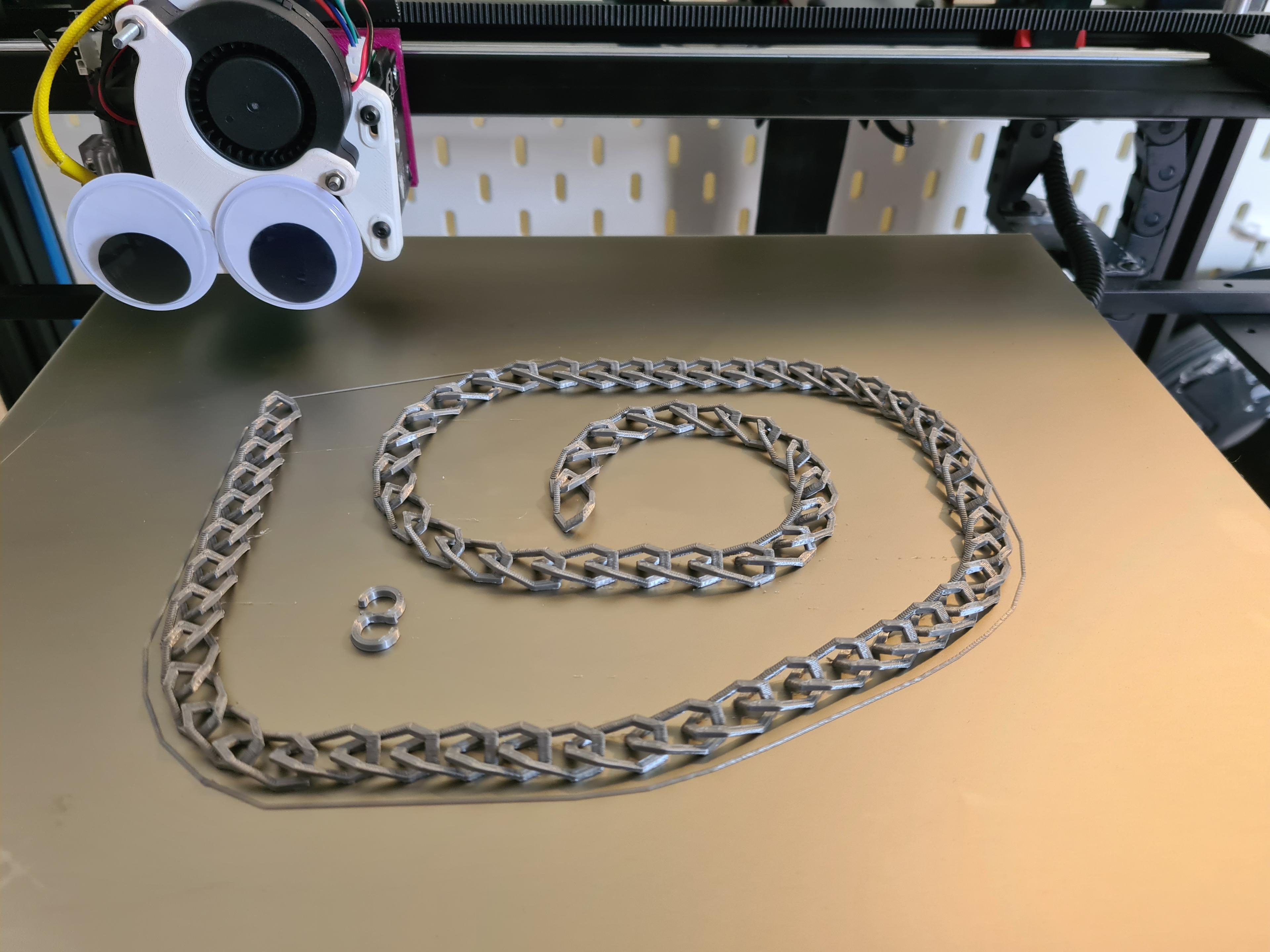 Print in Place Chain (plus belt accessories) 3d model