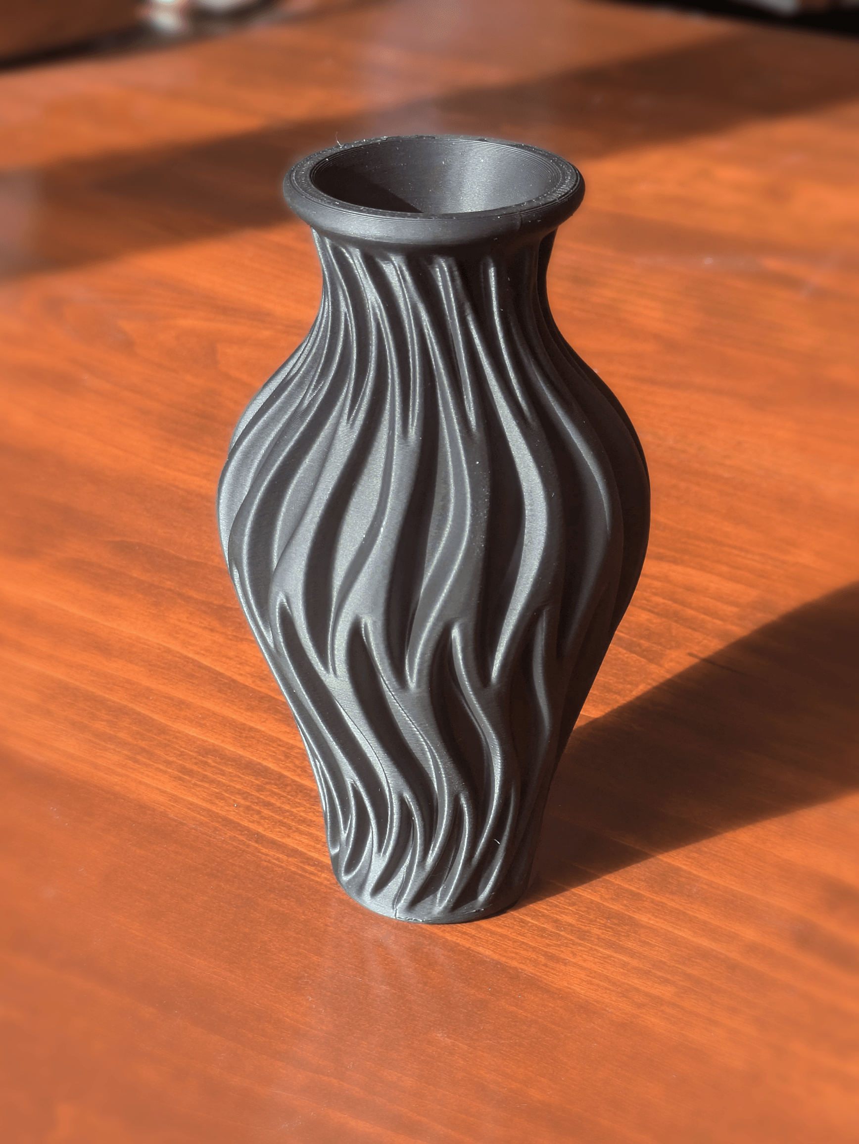Synca Vase - Crescent Wave Vase 3d model