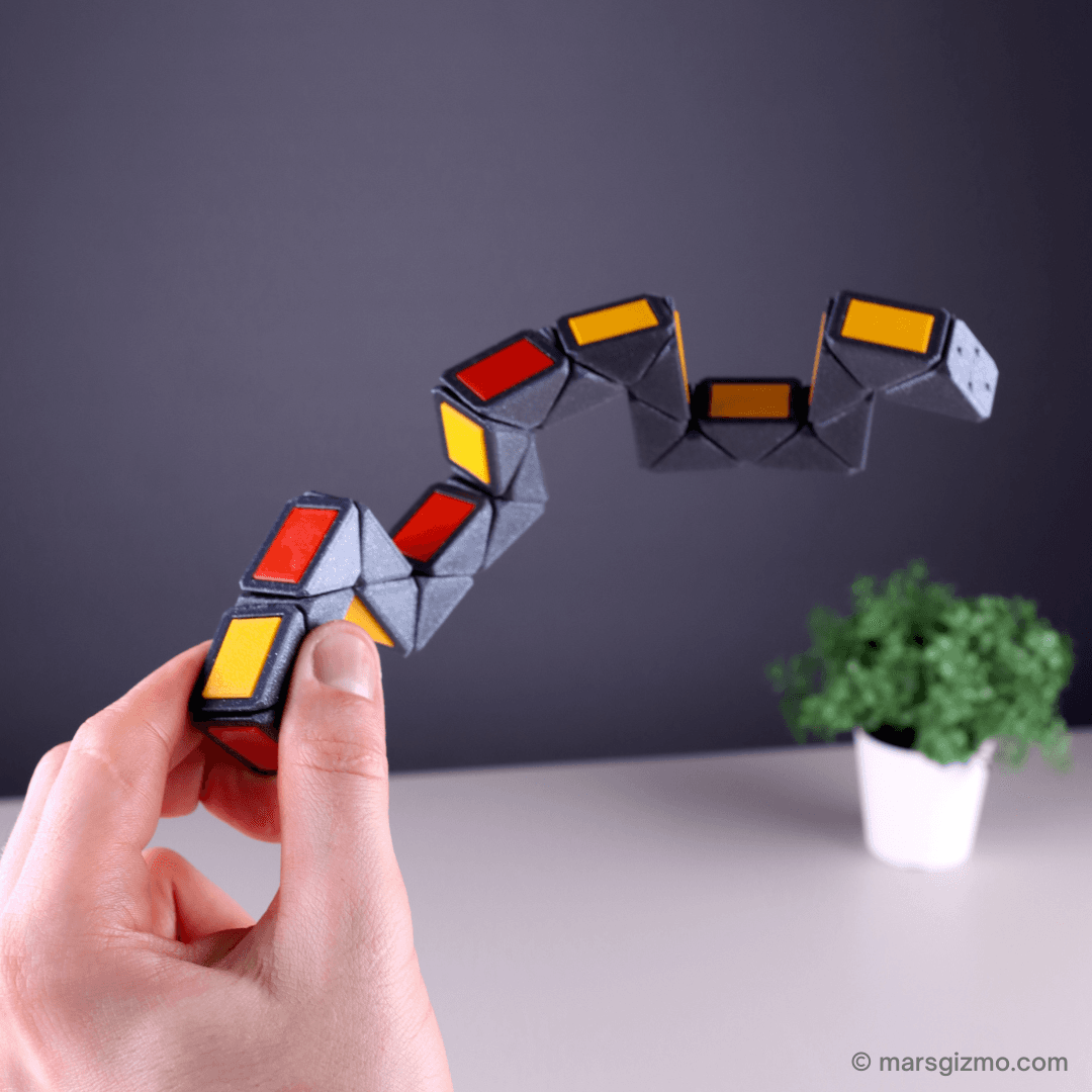 snakeinplace - Print-in-place and Articulated Puzzle Toy - Check it in my video:
https://youtu.be/gicz58-xSAw

My website: https://www.marsgizmo.com - 3d model