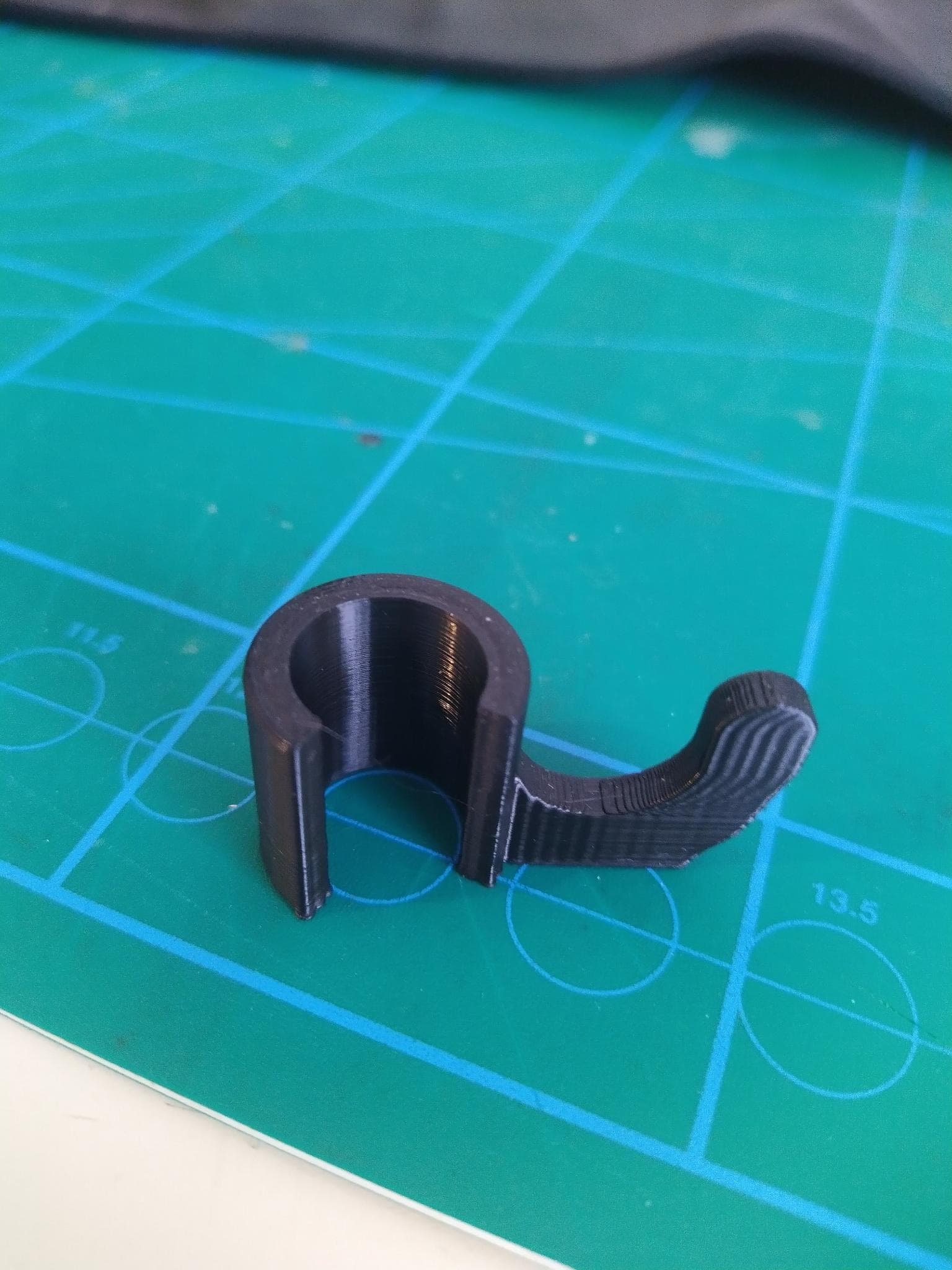 VW Headrest Clip v7.stl 3d model
