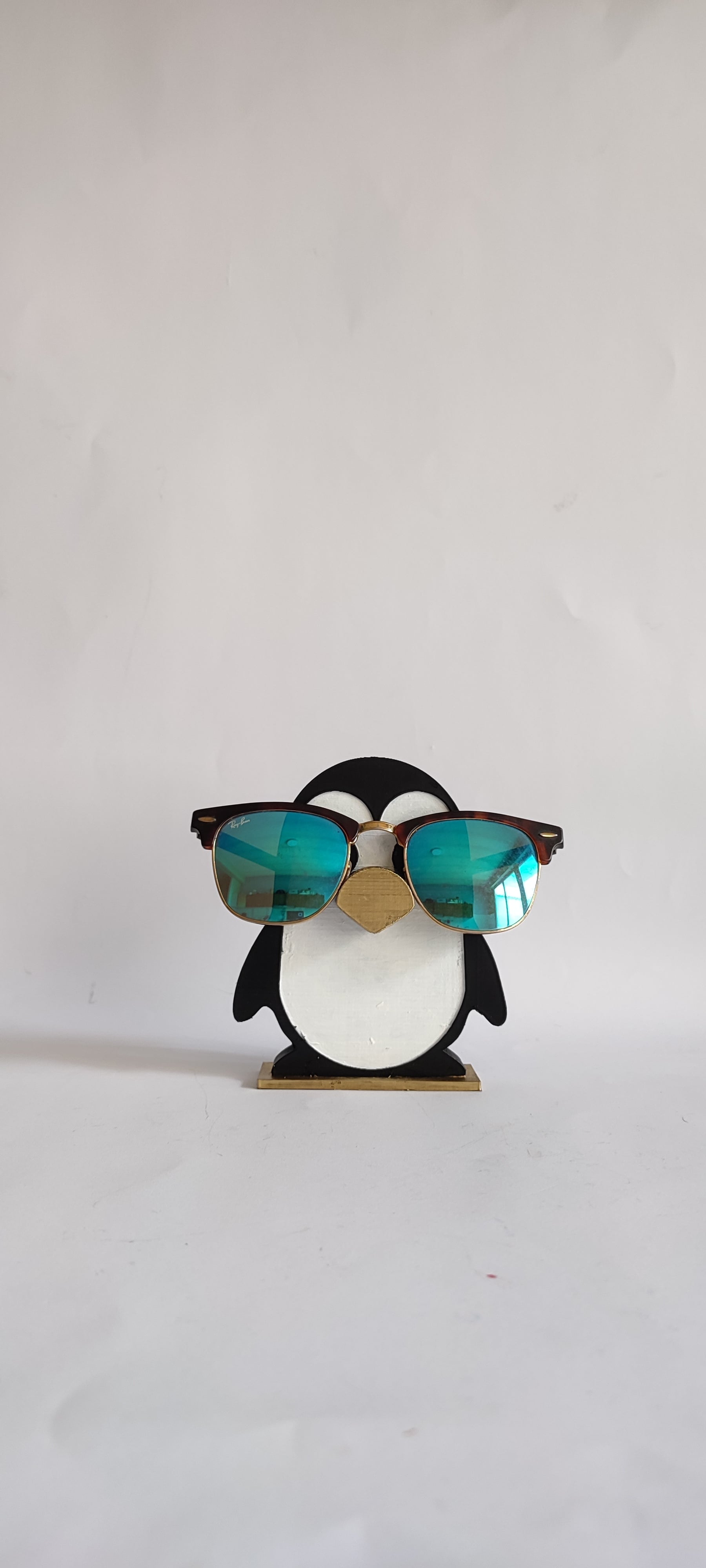 Penguin eyeglass Holder 3d model