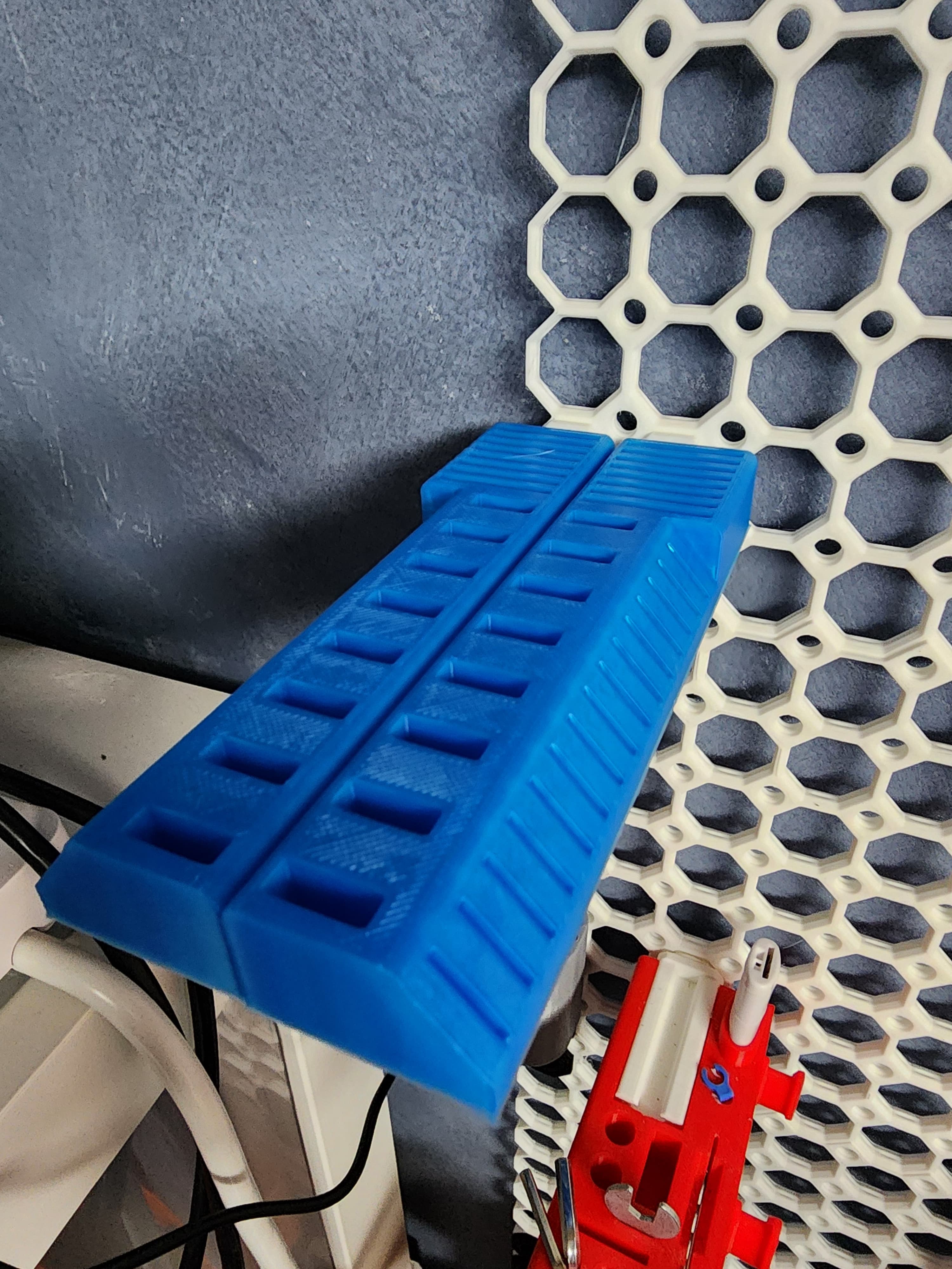 MultiBoard Memory Card Storage, Expandable! 3d model