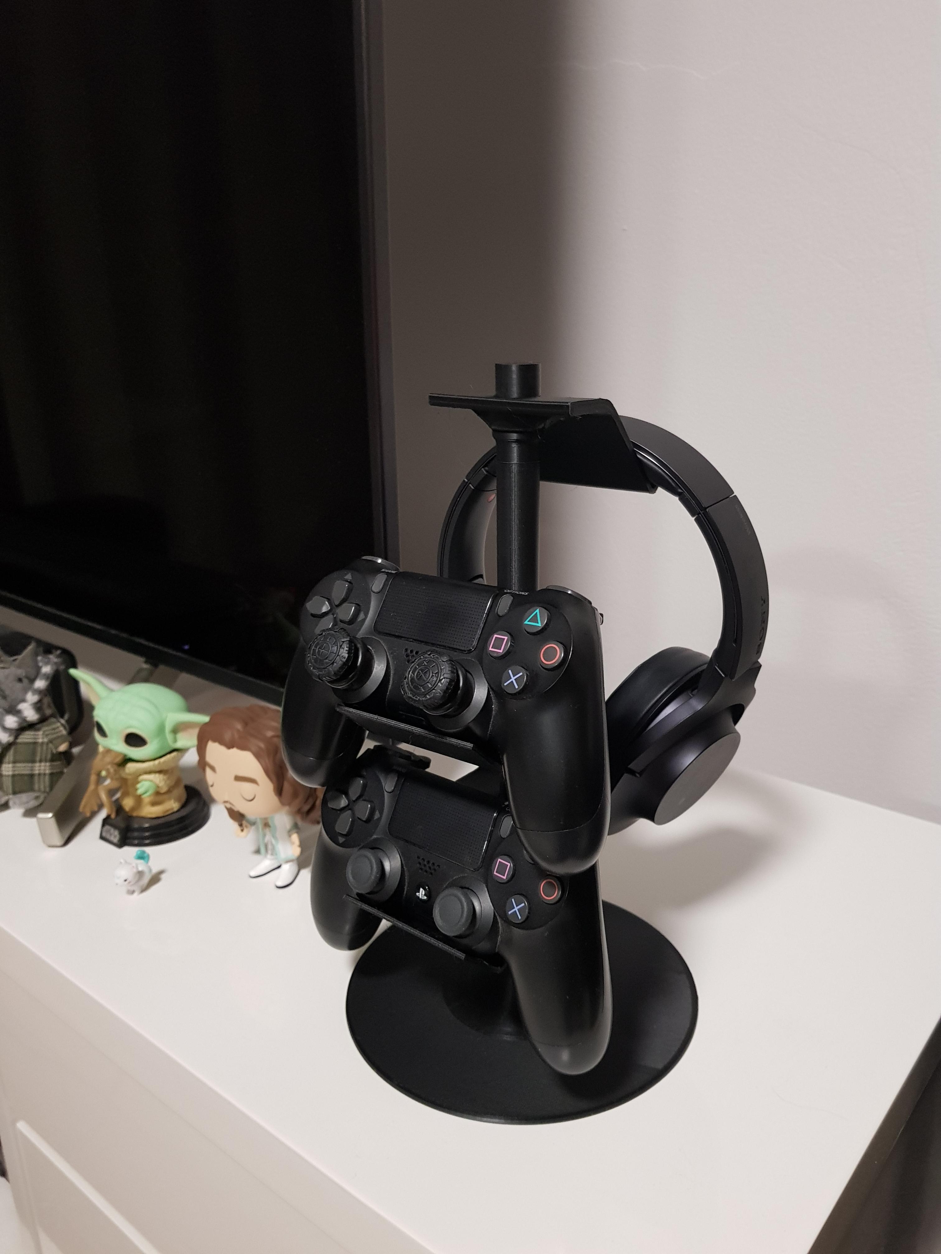 PS4 Controller and Headphone Stand 3d model