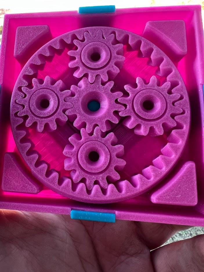 Gift Box #7 Print-in-Place - My first ABS gift box! Printed in Sparta3d sparkle pink and blue abs.

The gears are so smooth. - 3d model
