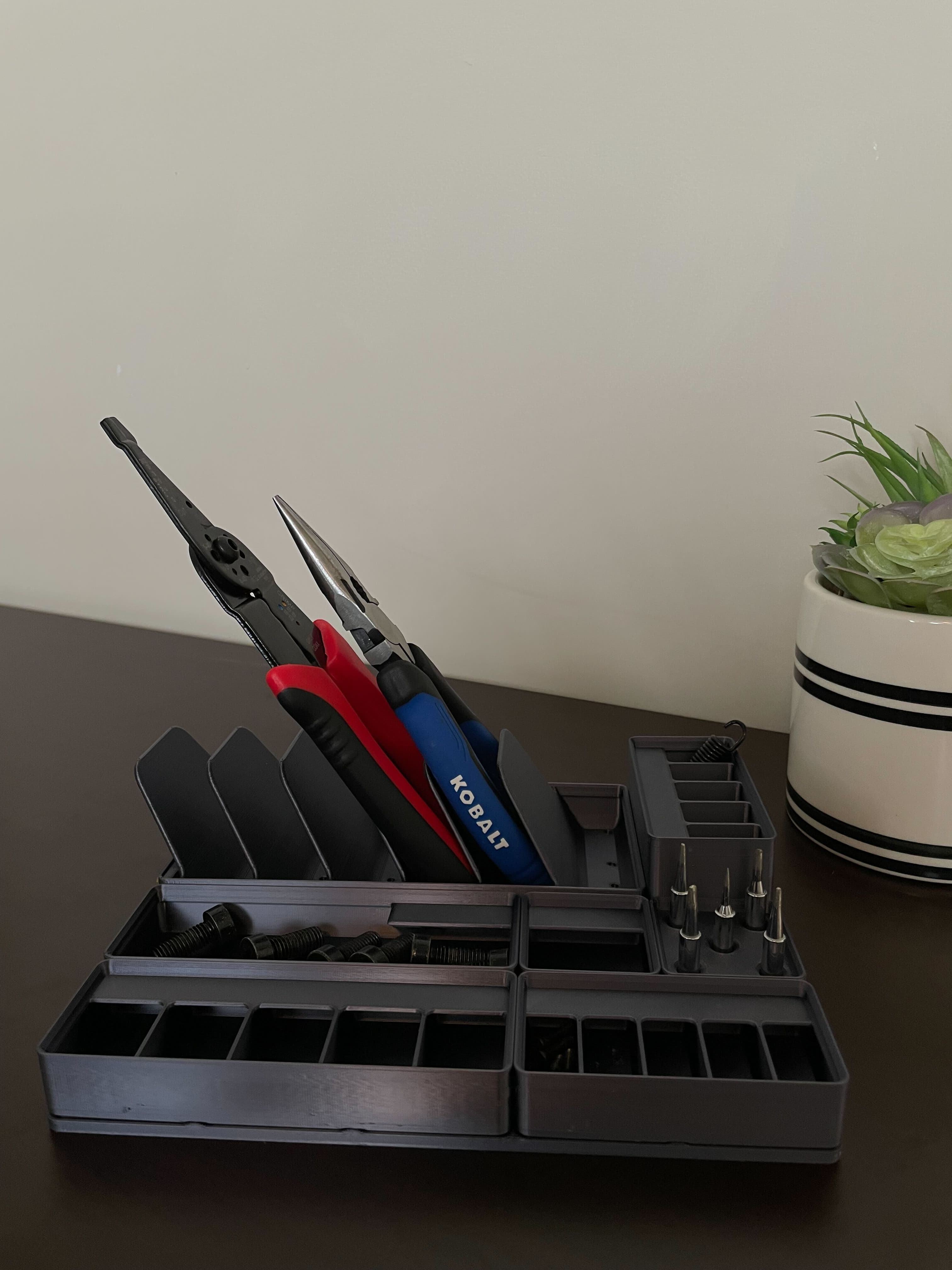 3D Printed Gridfinity (Solder Holder) by Brian Kerley based on Zack Freedman's design
