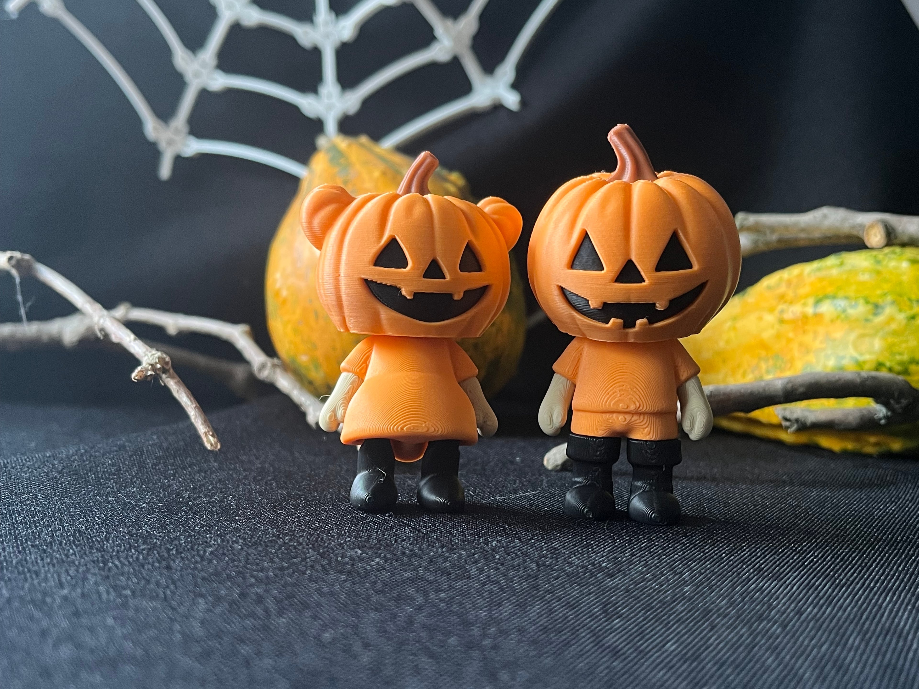 Tiny flexy Halloween buddies 3d model