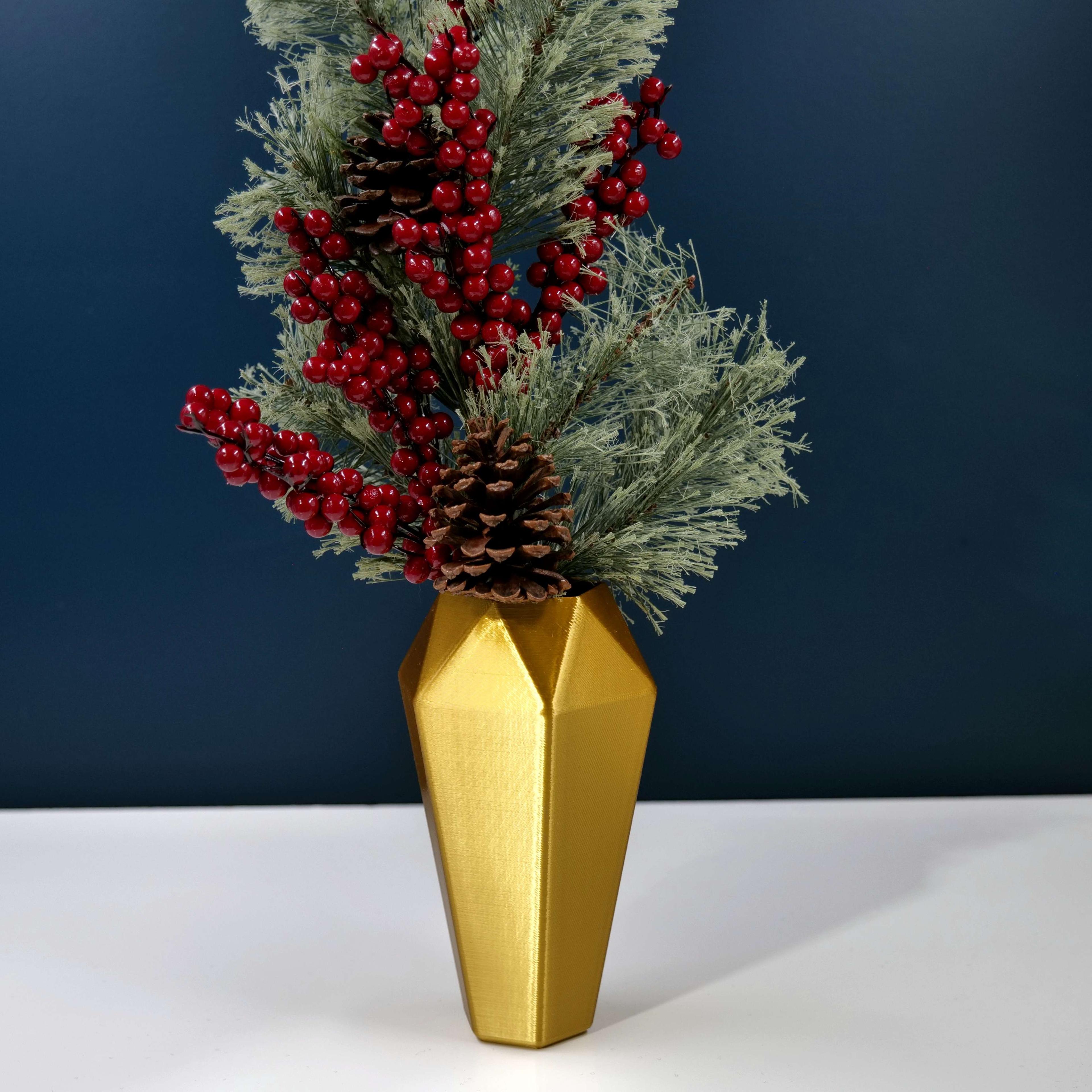 Tall Faceted Vase 3d model