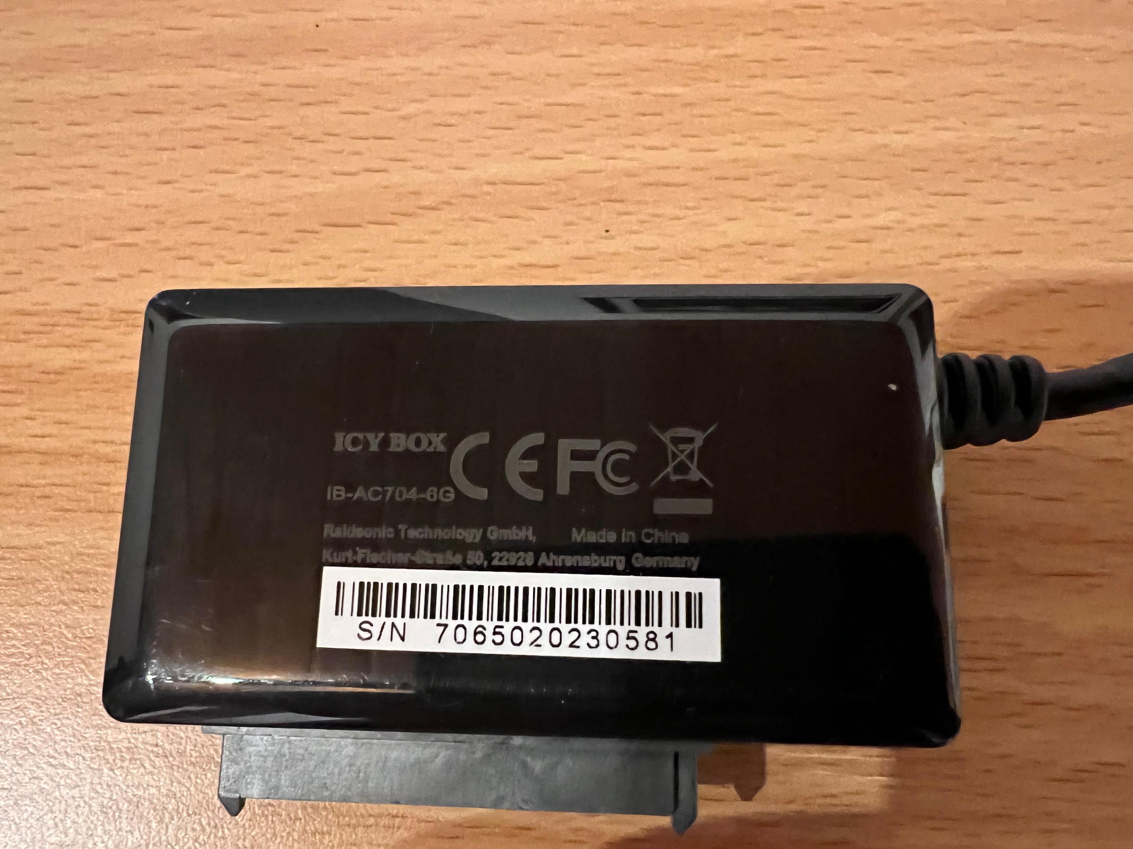 3.5" SATA Festplattengehäuse - Eingebaute Festplatten portabel per USB nutzen mit ICY Box IB-AC704-6 3d model
