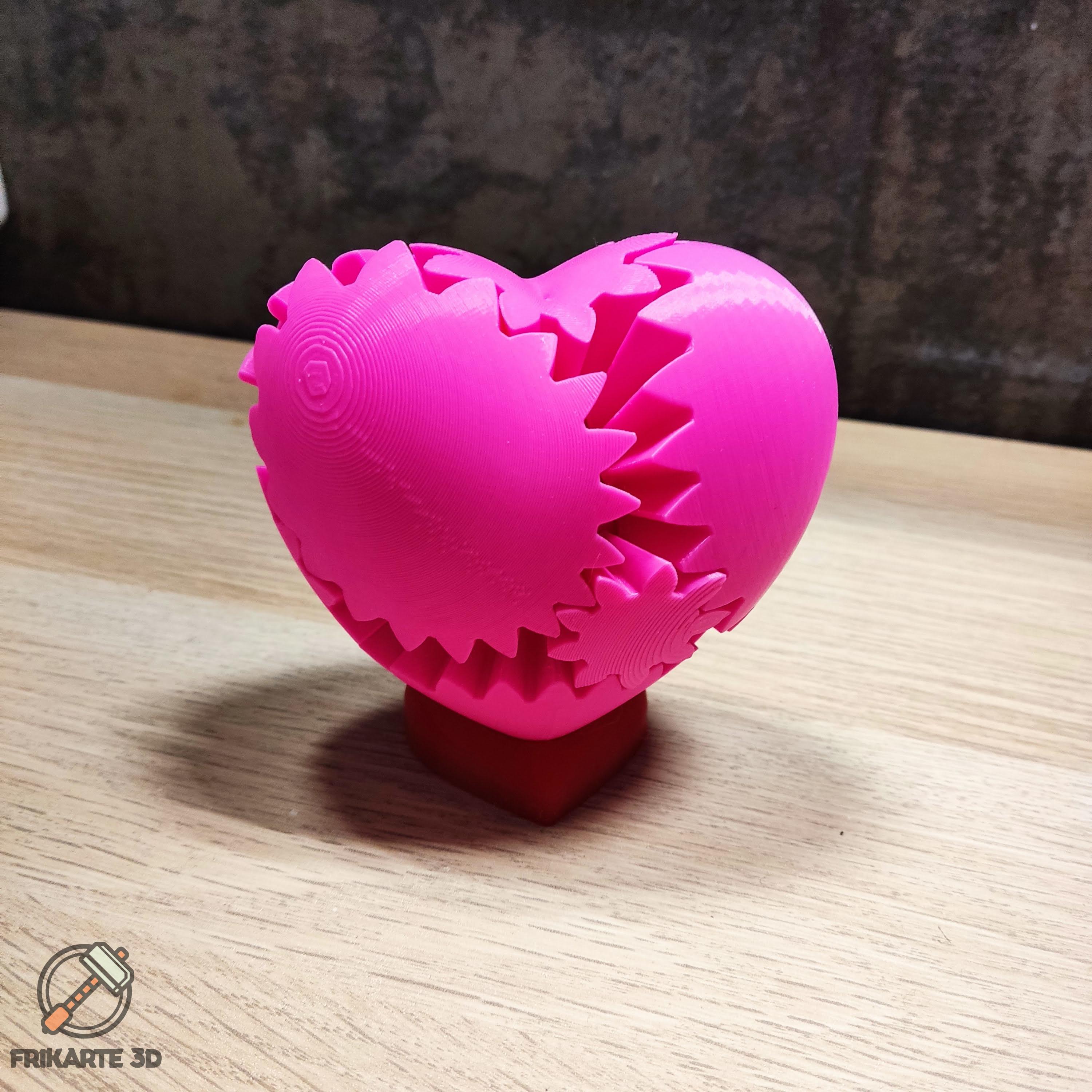 Screwless Heart Gear Stand 3d model