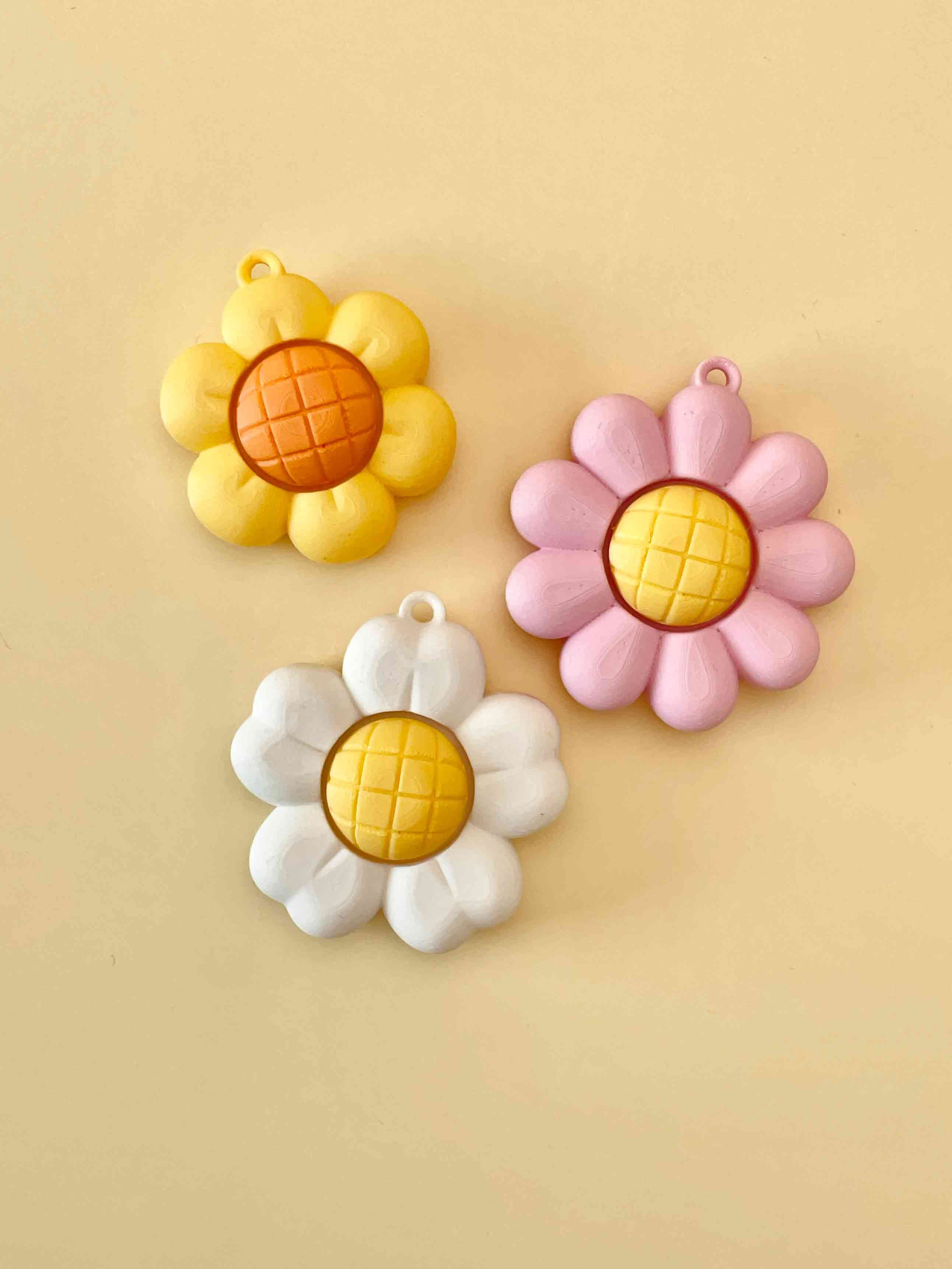 Smiley Flower Clicker Keychain Fidget Toy Bundle 3d model