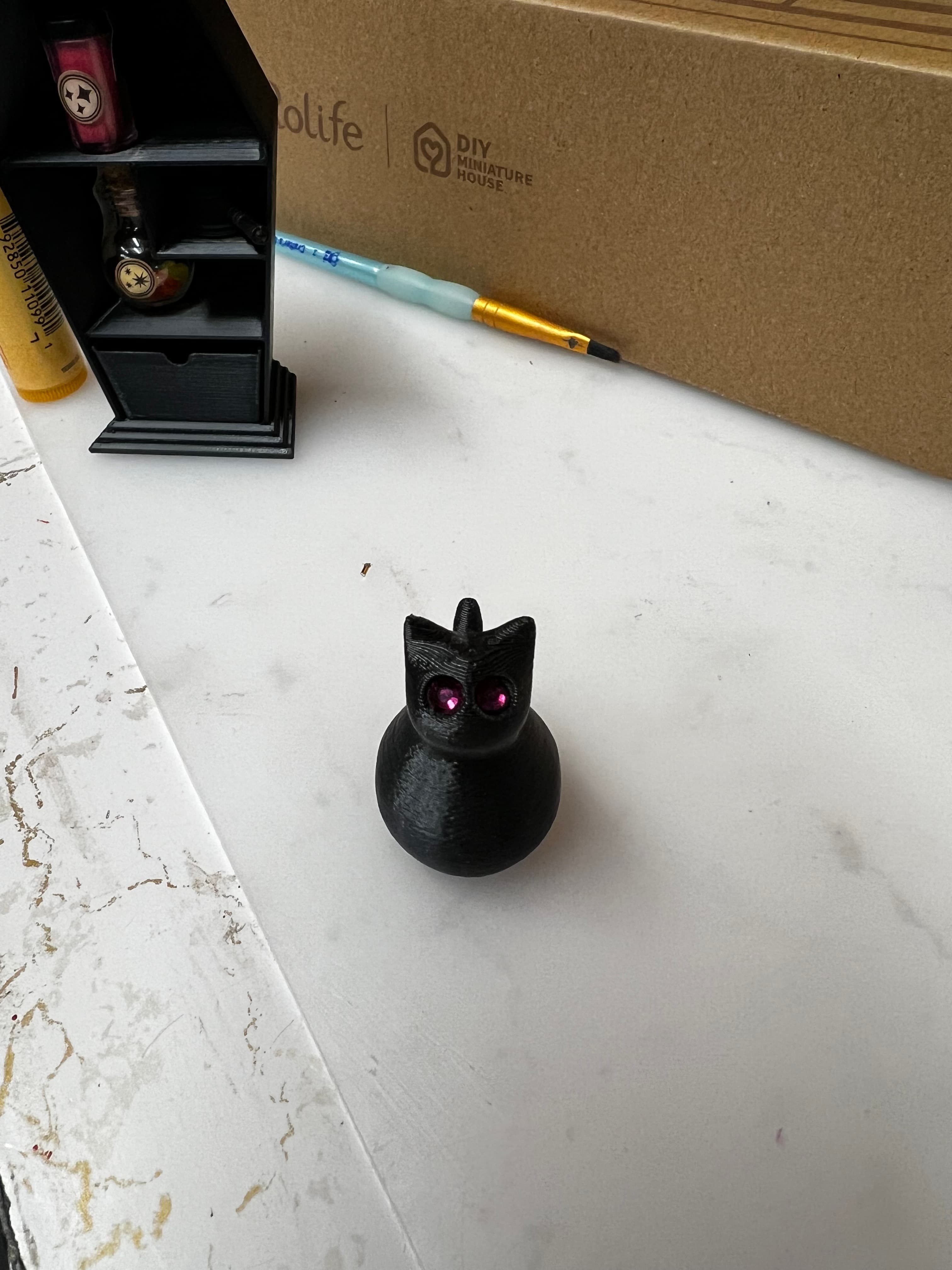 Such a cute cat!! Very easy print. I resized a couple of times and it still printed so well. There’s even a tiny one in the coffin shelf!
Thanks so much for sharing!