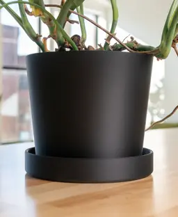 Ruby Planter - Large Planter with Removable Drip Tray 3d model