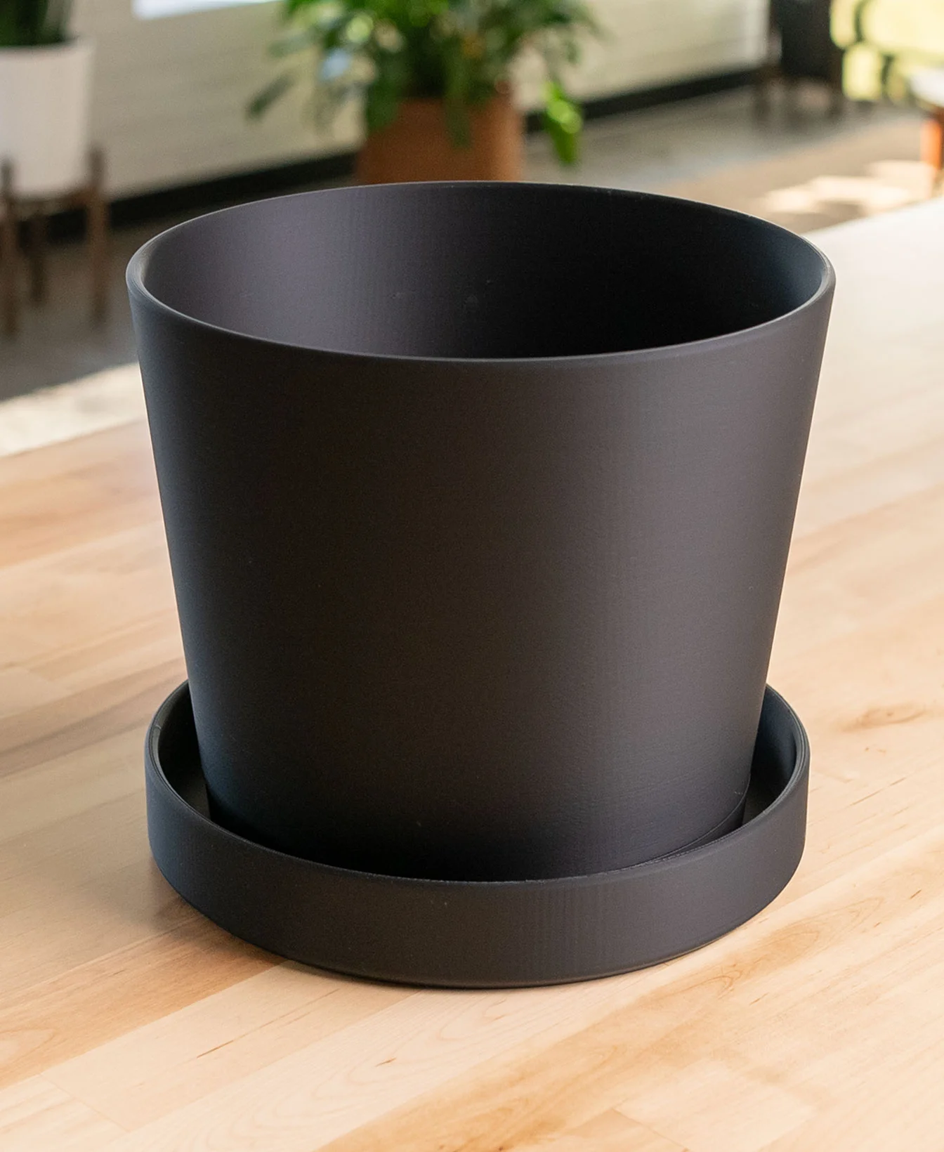 Ruby Planter - Large Planter with Removable Drip Tray 3d model
