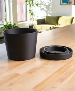Ruby Planter - Large Planter with Removable Drip Tray 3d model