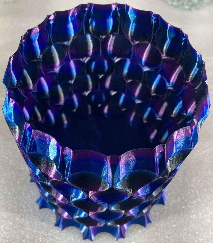 Encircled Vase 3d model